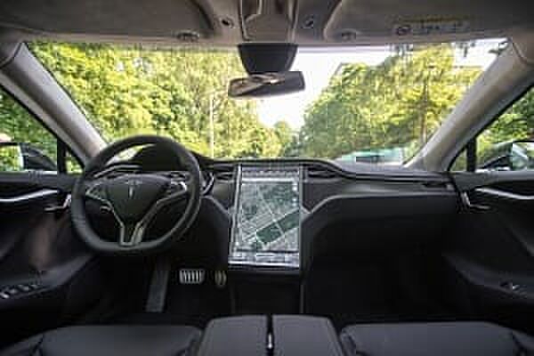 Tesla_i8-5