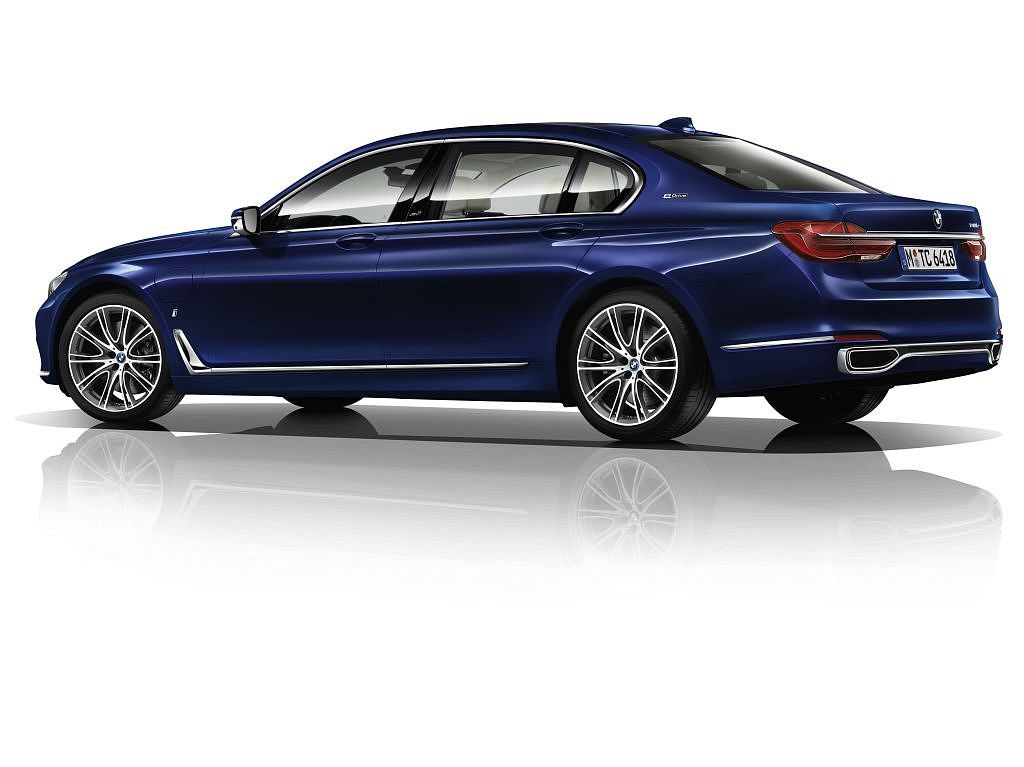 P90215607_highRes_bmw-individual-740le