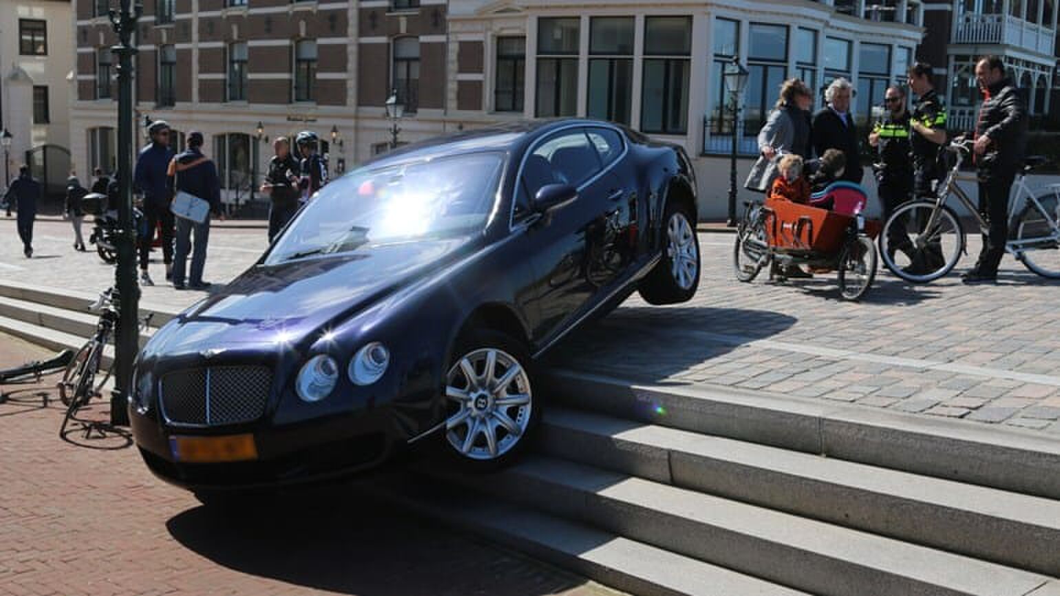 bentley-scheveningen