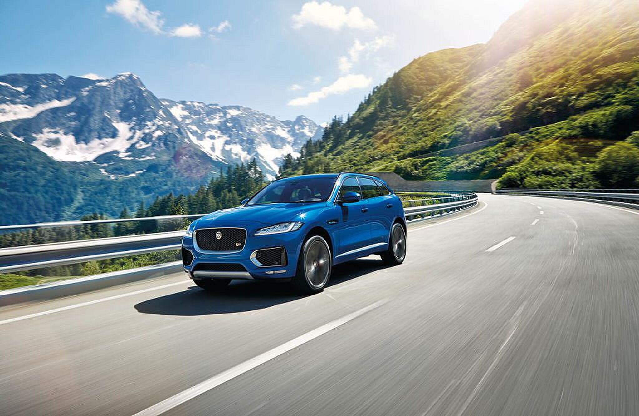 2-Jaguar-F-PACE