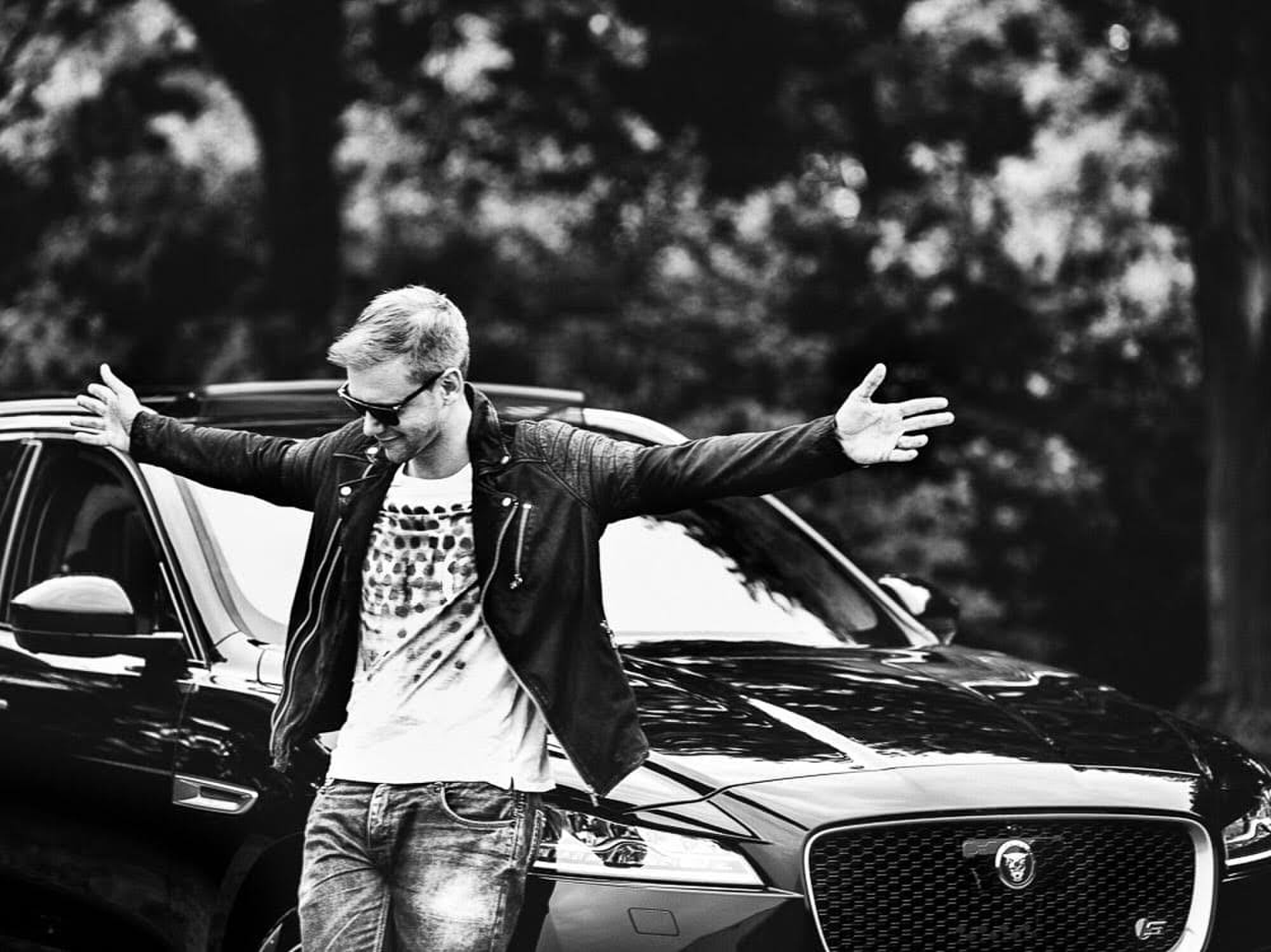 1-jaguar-FPACE-Armin-van-Buuren