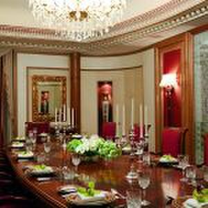 Ritz carlton hotel Riyad is nu een gevangenis Pure Luxe