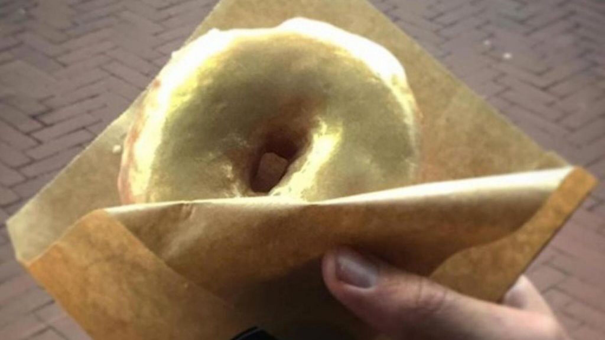 gouden proseccodonut bij drake's boutique Pure Luxe