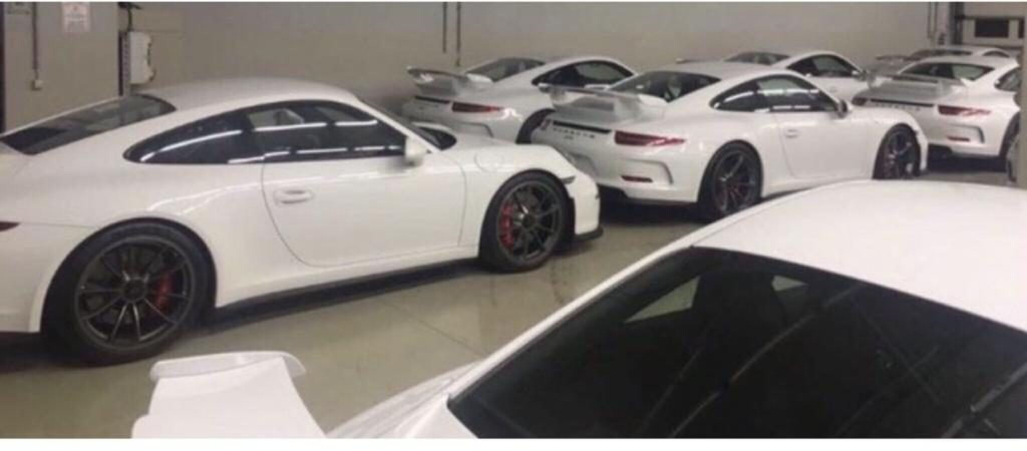 18 stuks Porsche 911 3.8 GT3 marktplaats Pure Luxe