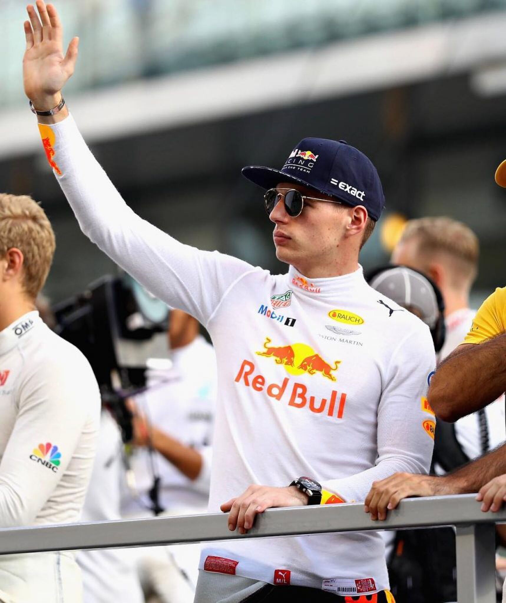 Dit zijn de bedragen die Max Verstappen en z'n collega's dit seizoen gaan verdienen Pure Luxe