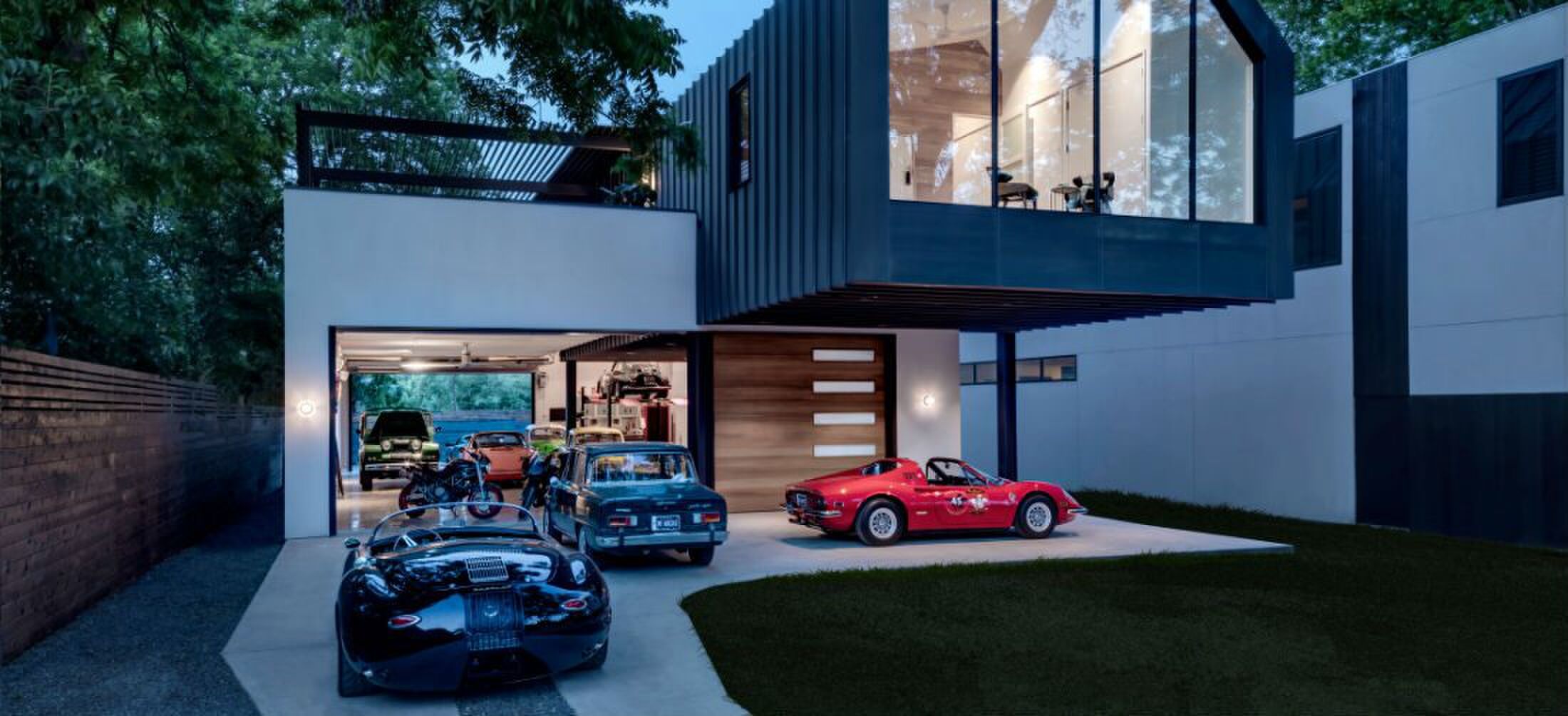 dit is de droomwoning van iedere autoliefhebber in Austin Texas Pure Luxe