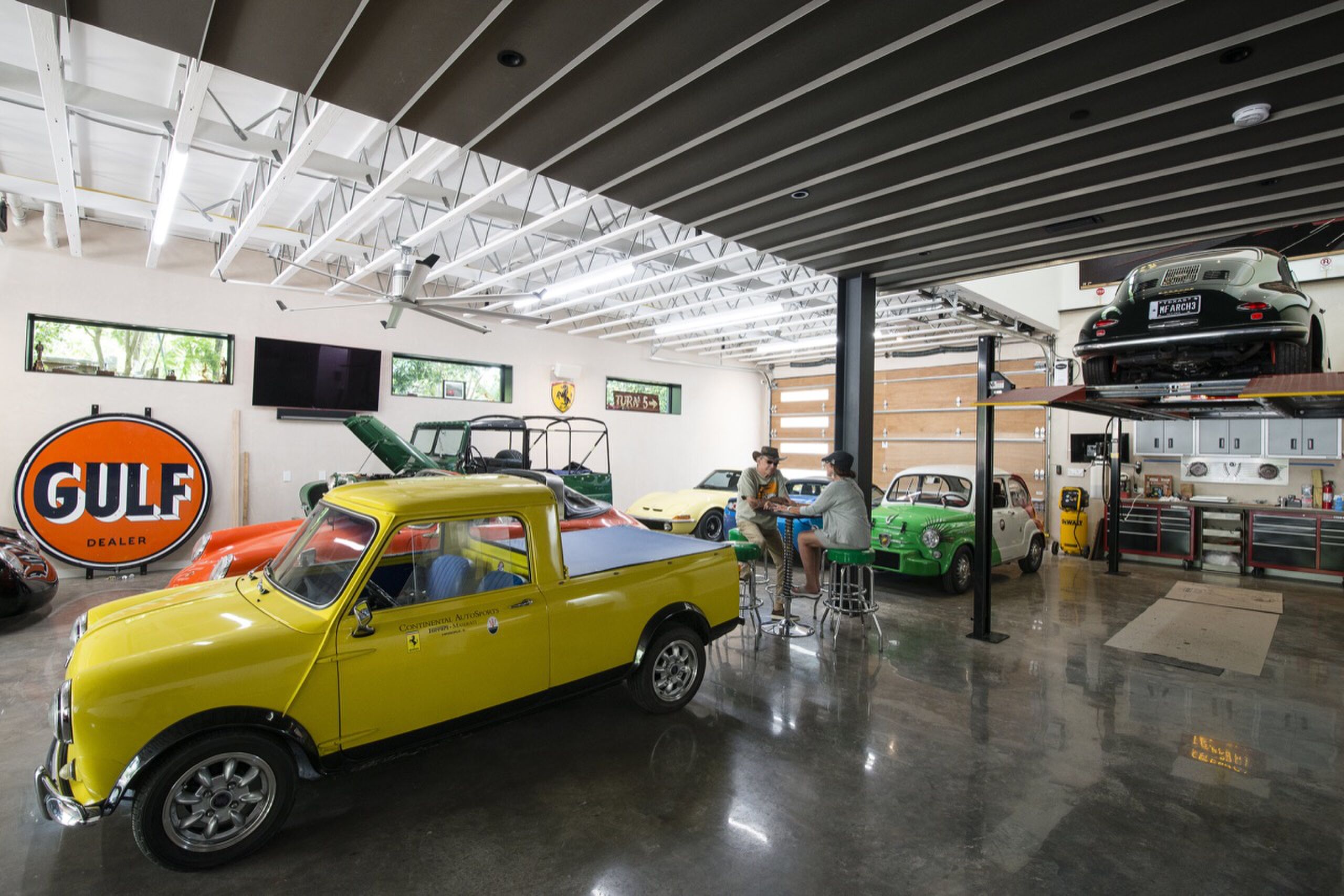 dit is de droomwoning van iedere autoliefhebber in Austin Texas Pure Luxe