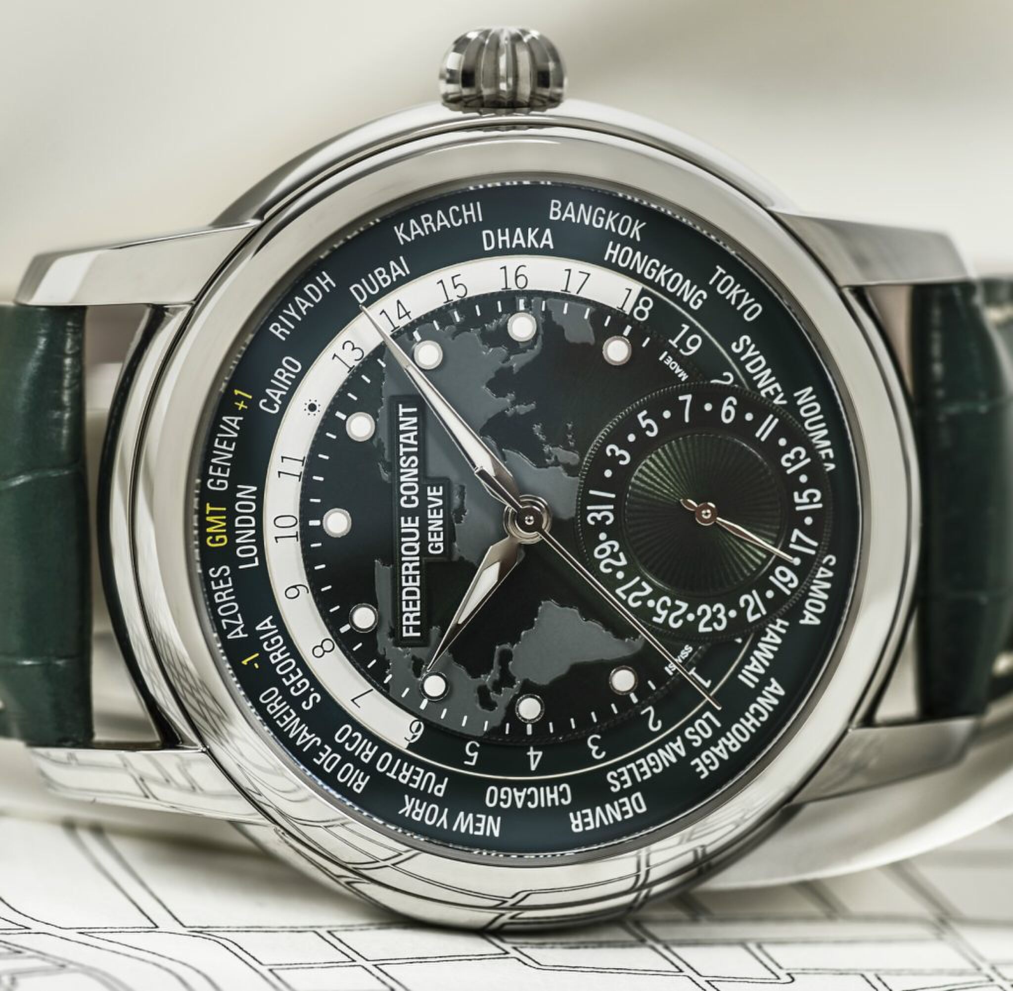 frederique constant classic worldtimer groen horloge Baselworld Pure Luxe