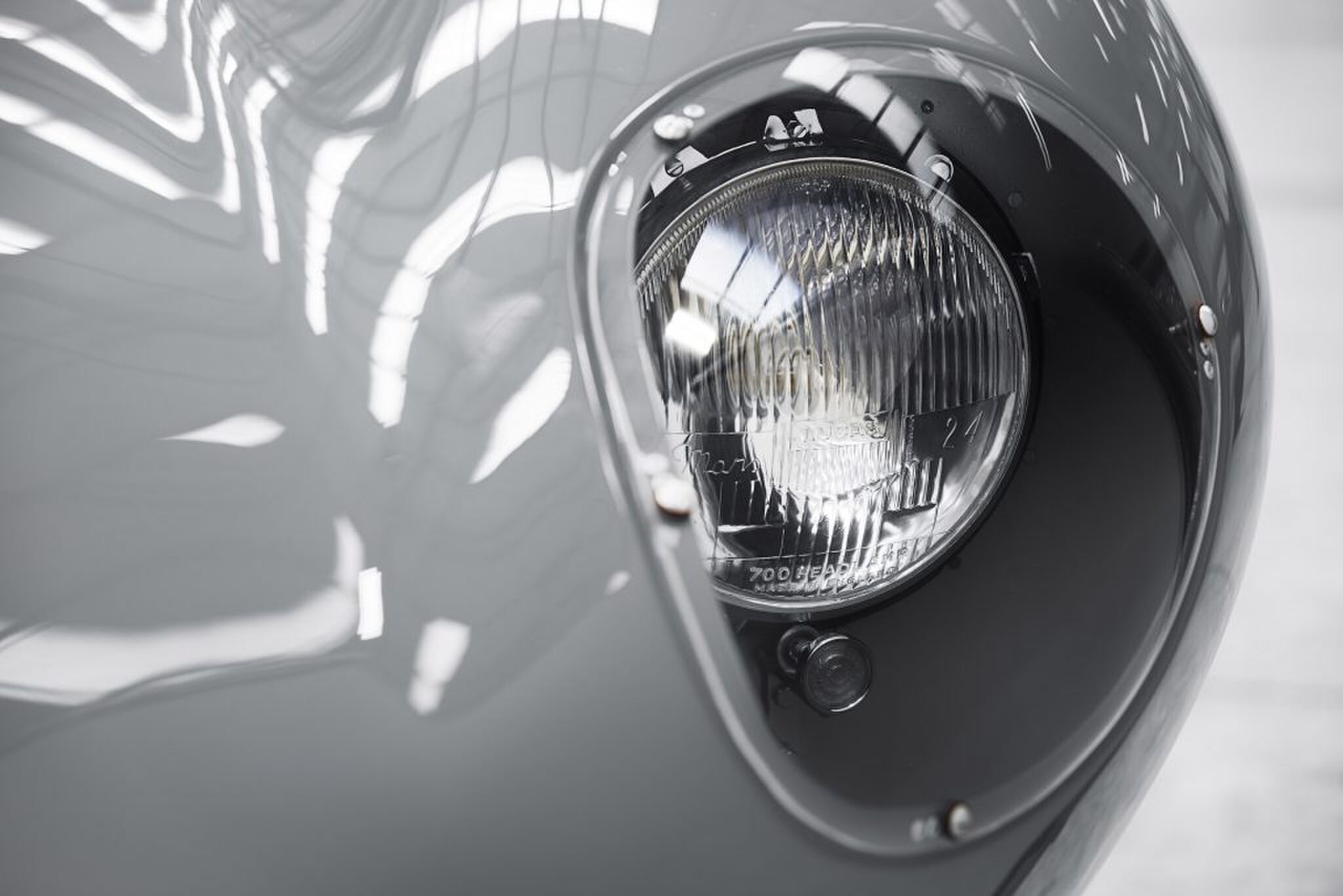 jaguar d-type land rover le mans Pure Luxe