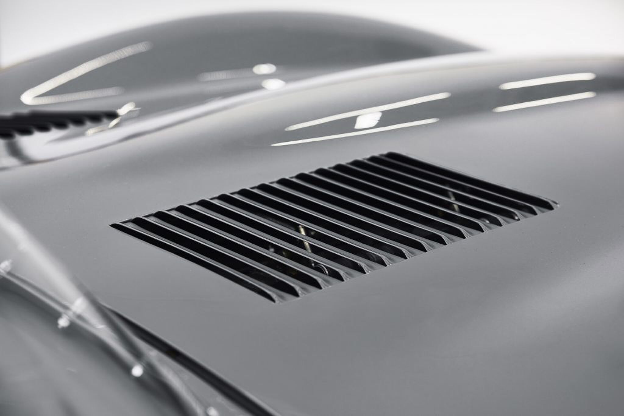 jaguar d-type land rover le mans Pure Luxe