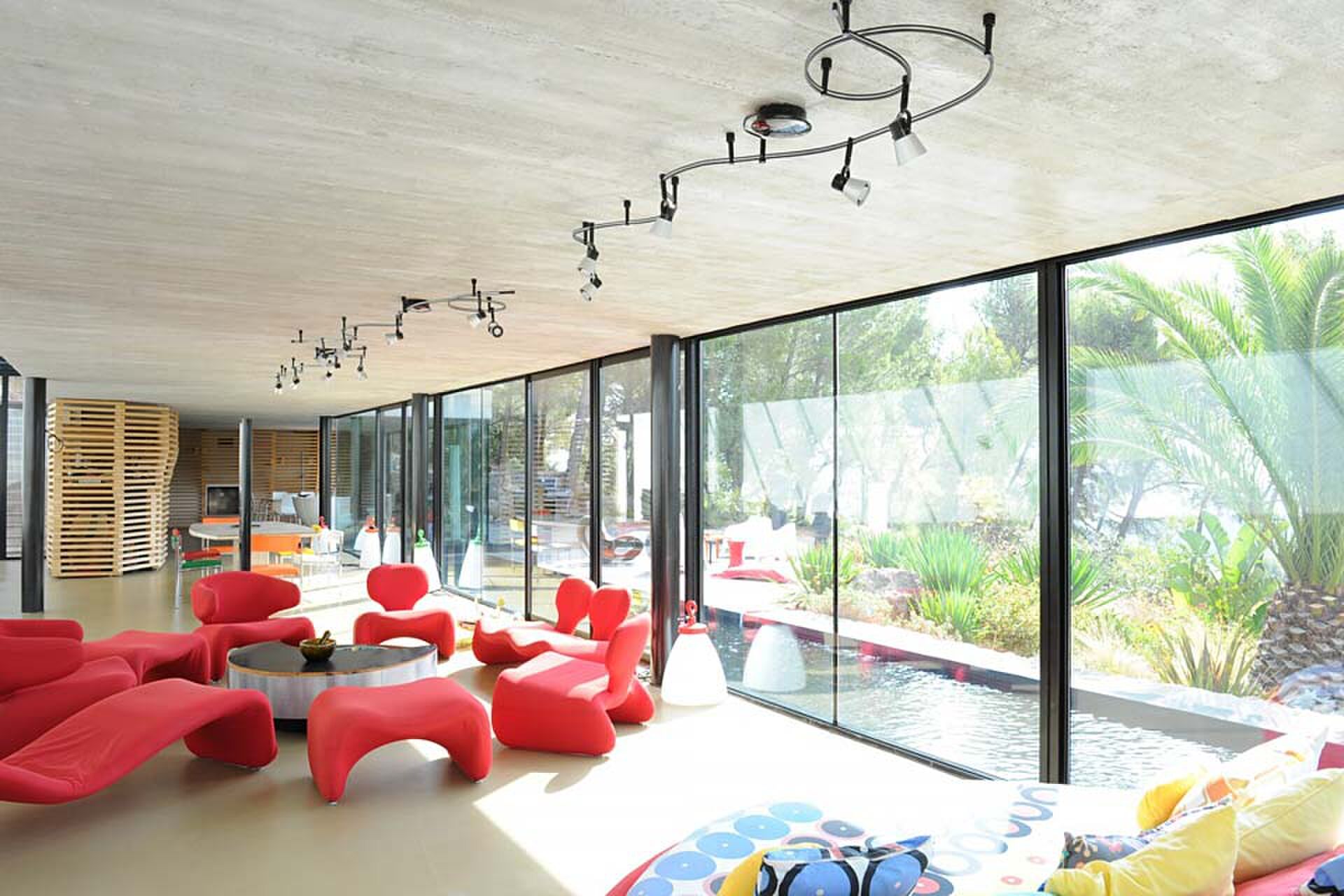 villa on the rocks bandol frankrijk airbnb Pure Luxe