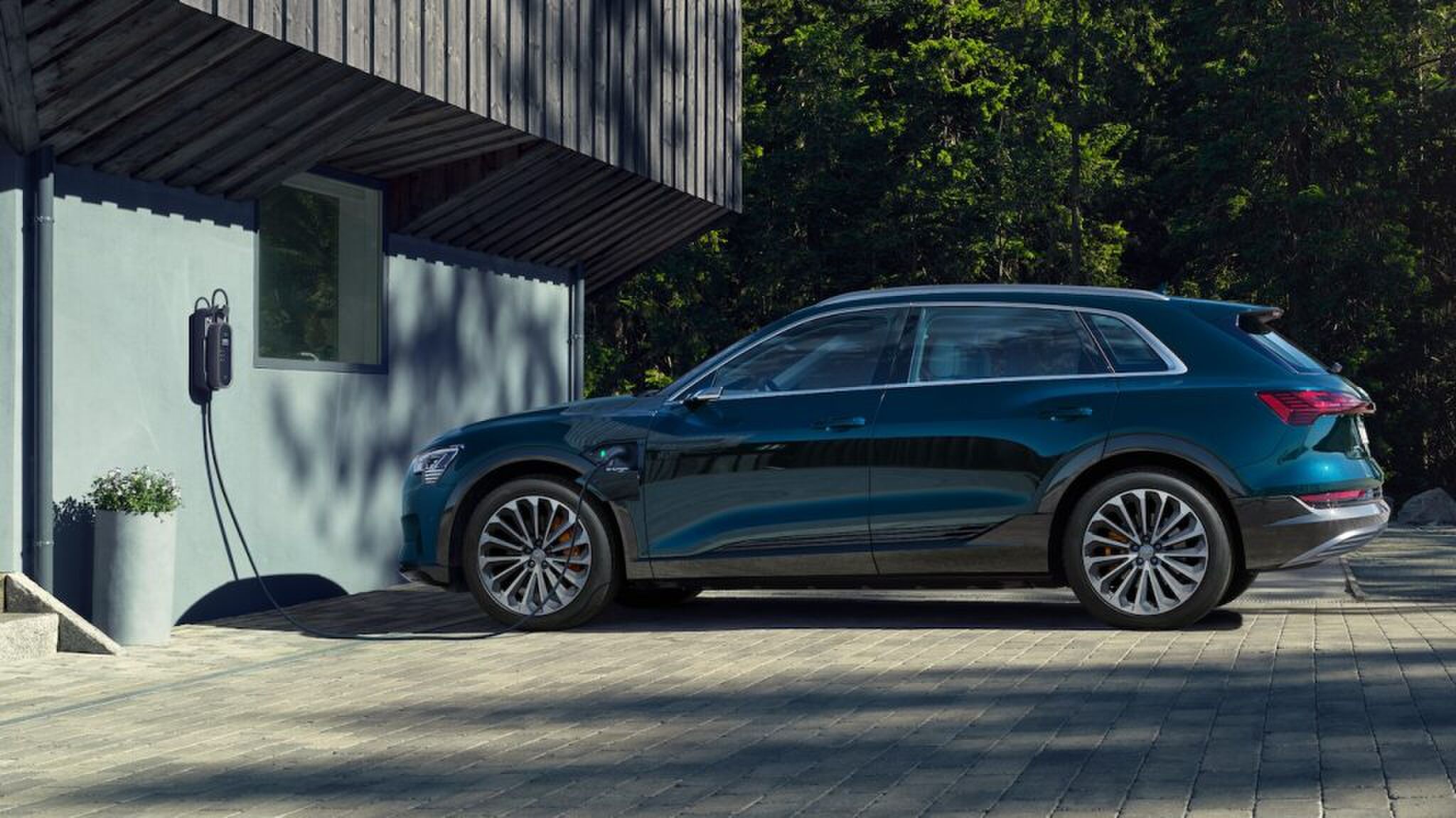 Audi e-tron PURE LUXE