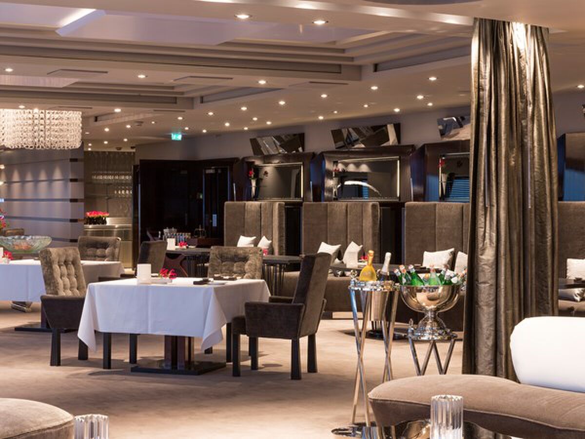 hotel okura ciel blue restaurant Pure Luxe