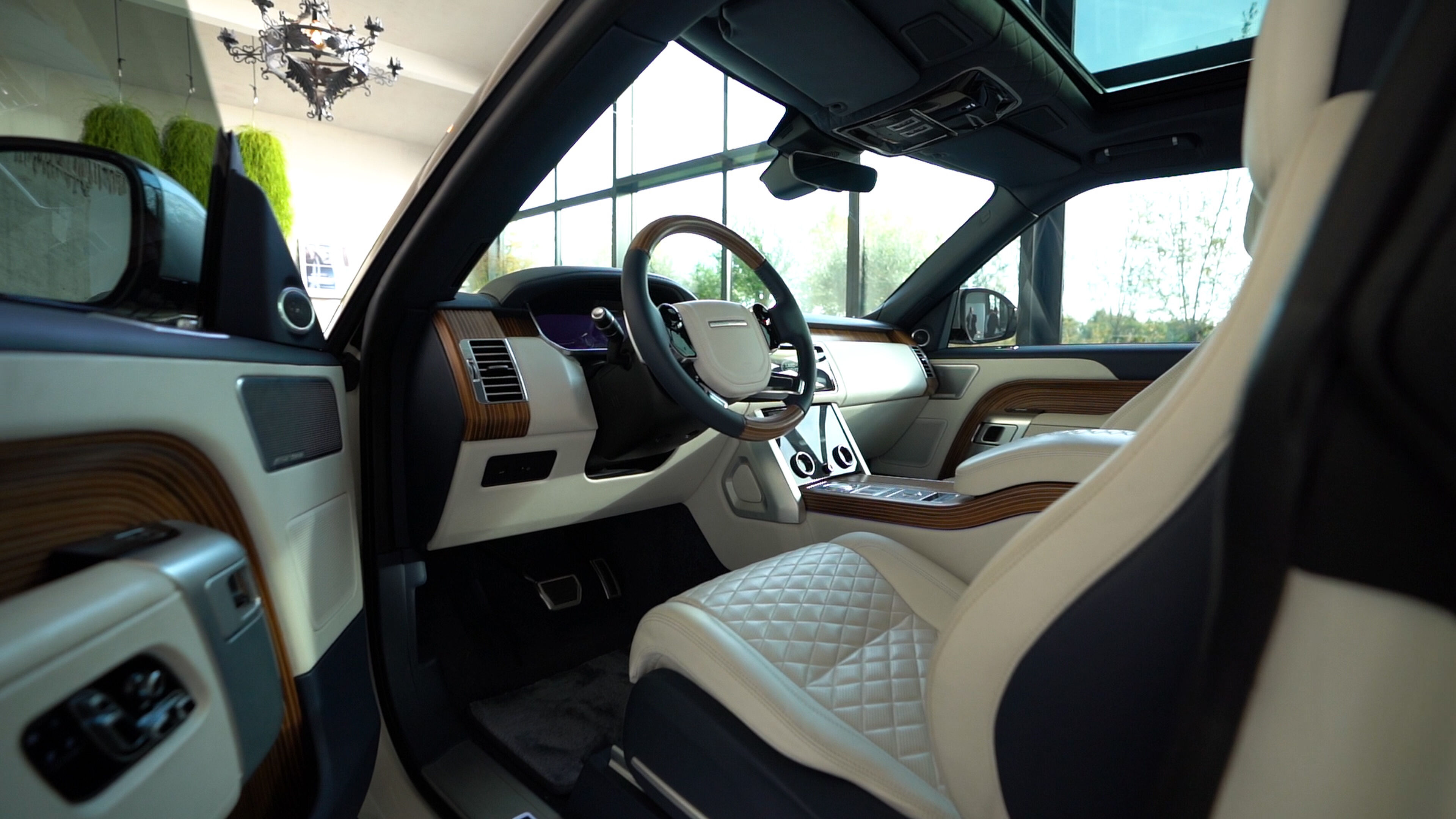Range Rover SV Coupé Land Rover Jaguar Pure Luxe