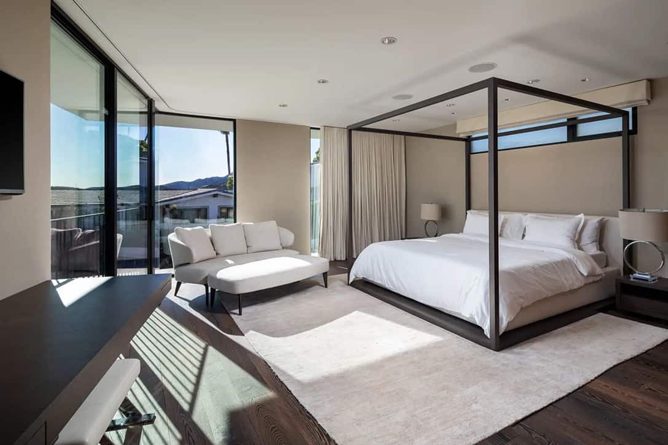 elon musk woning los angeles brentwood Pure Luxe