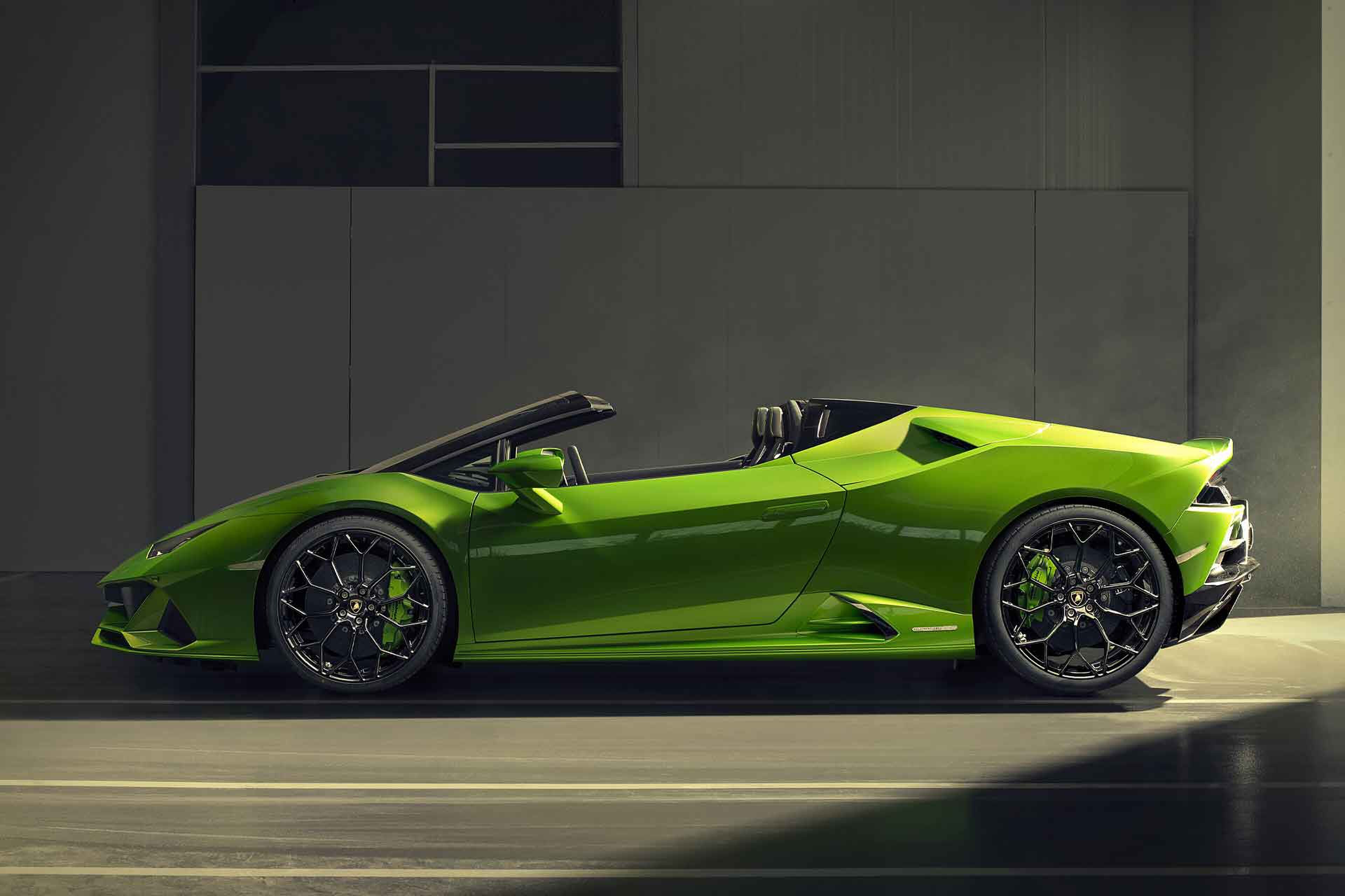lamborghini huracán evo spyder supercar Pure Luxe
