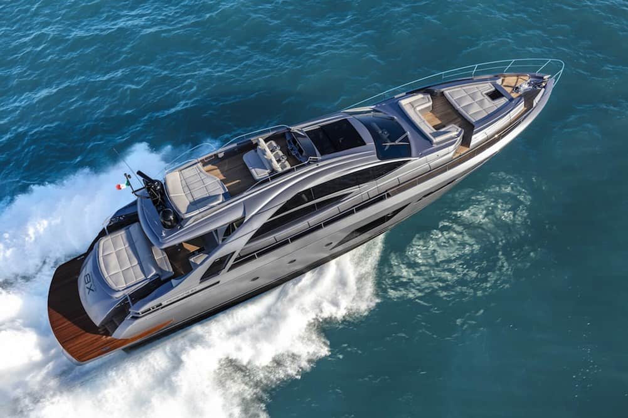 pershing 8X superjacht Ferretti Group Pure Luxe
