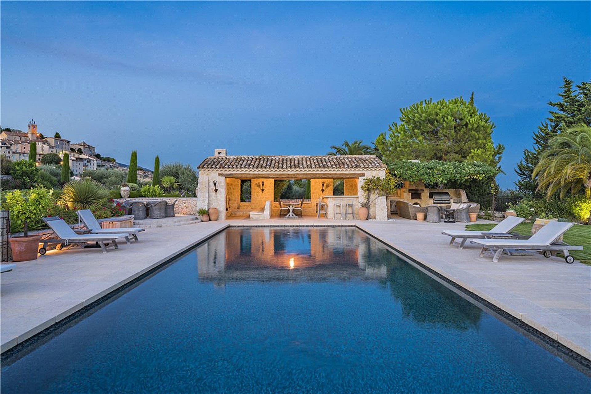 chateauneuf de grasse villa frankrijk c&ocirc;te d'azur knight frank Pure Luxe