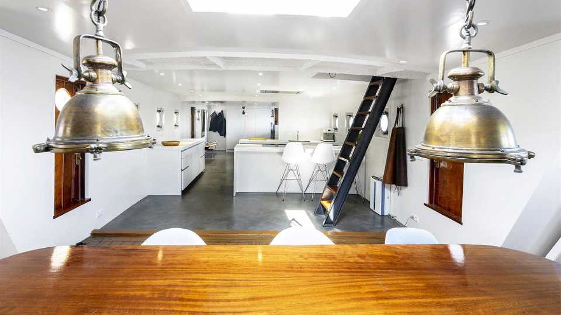 Woonboot Douwe Bob