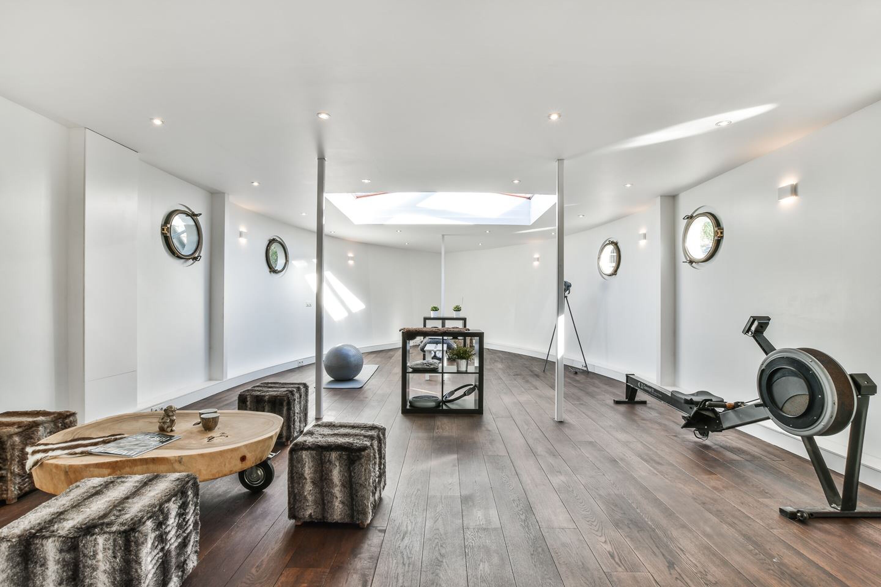 Amsterdamse miljoenen-woonboot