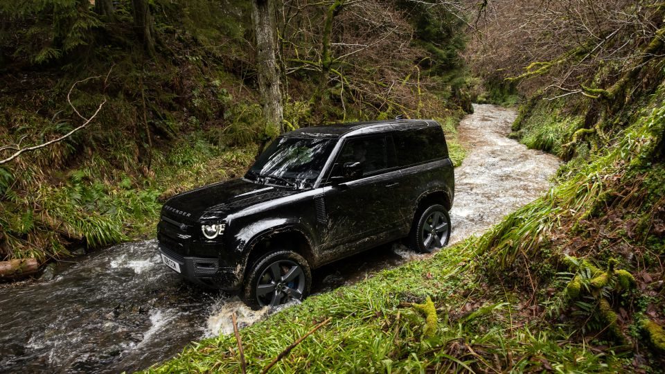 2022-Land-Rover-Defender-2