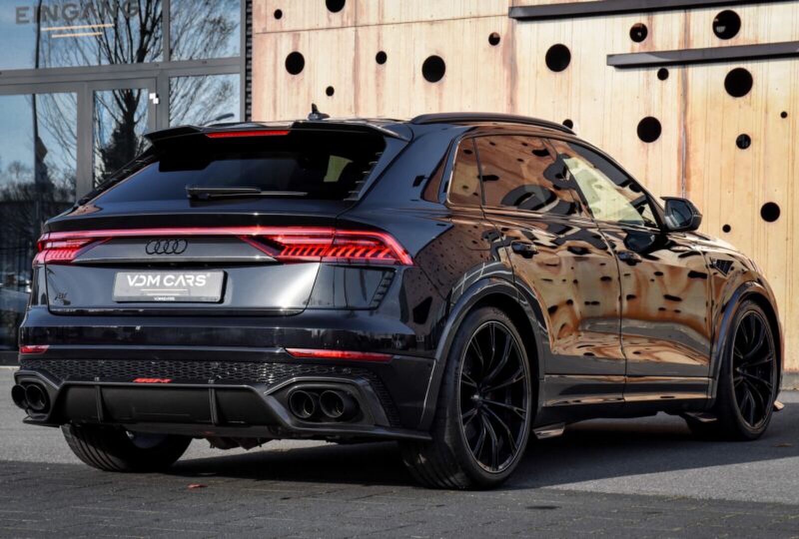 Audi-RSQ8-R