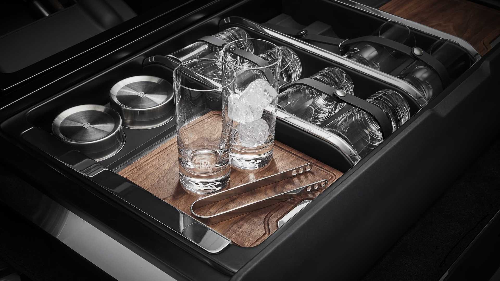 rolls-royce-cullinan-2