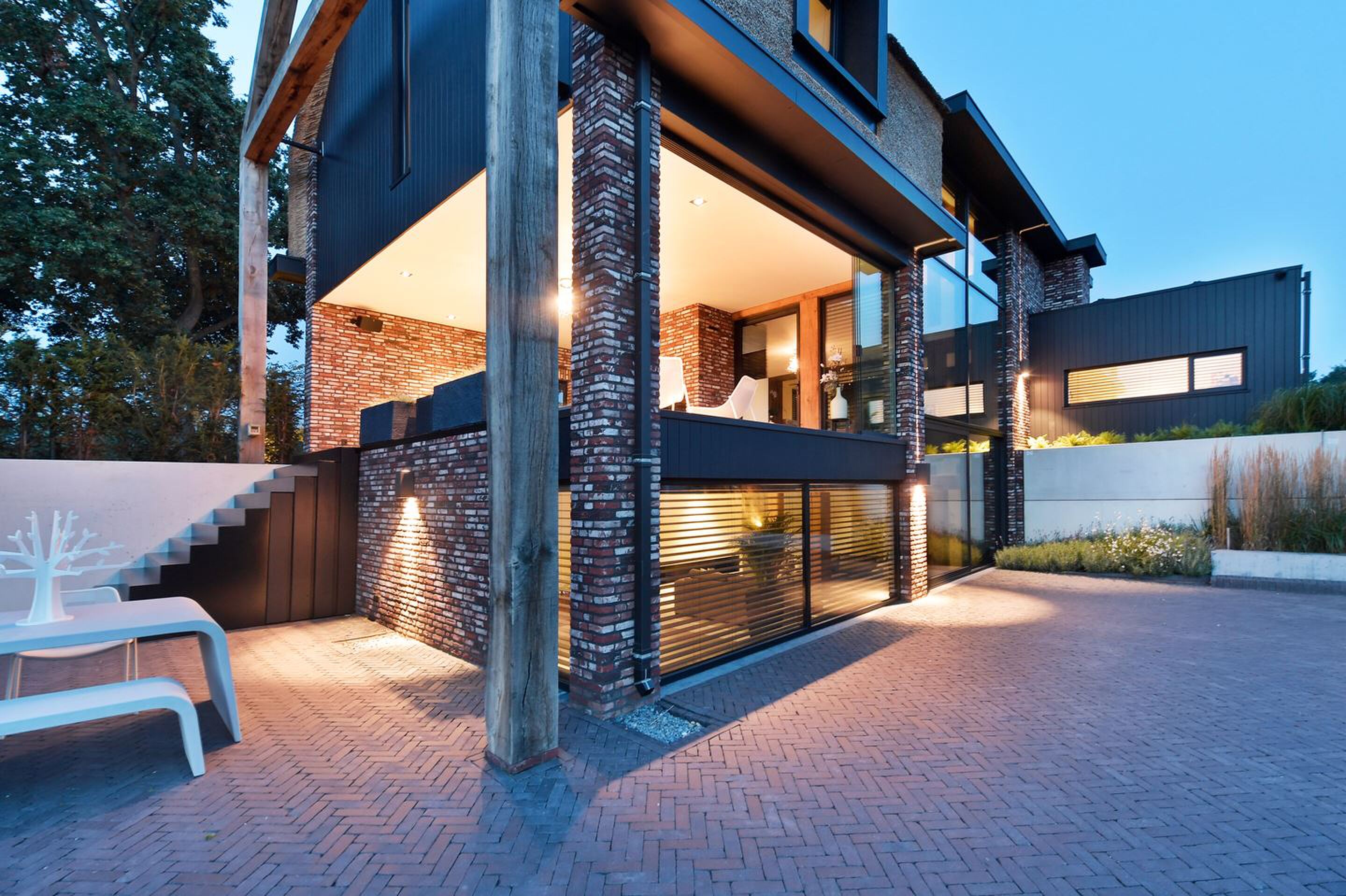 moderne-rietgedekte-villa
