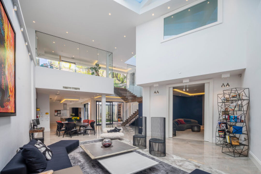 Iceberg living
