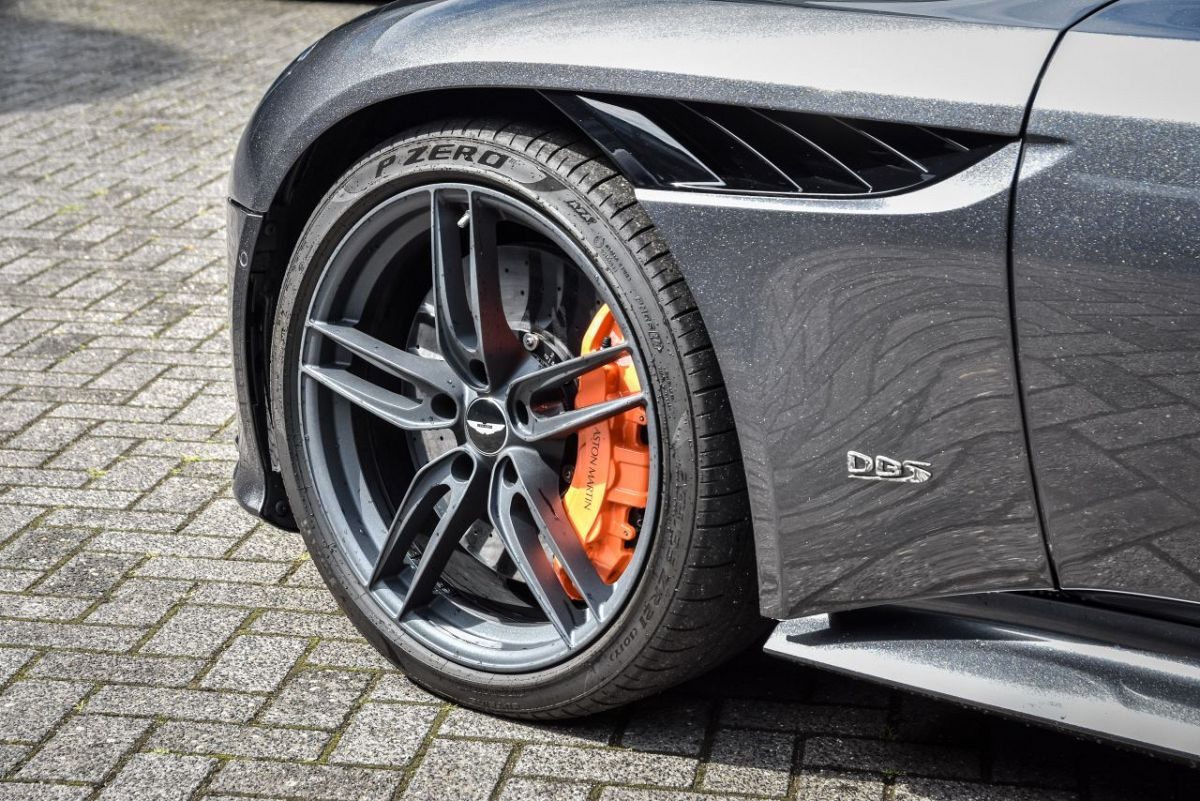 Aston Martin-3