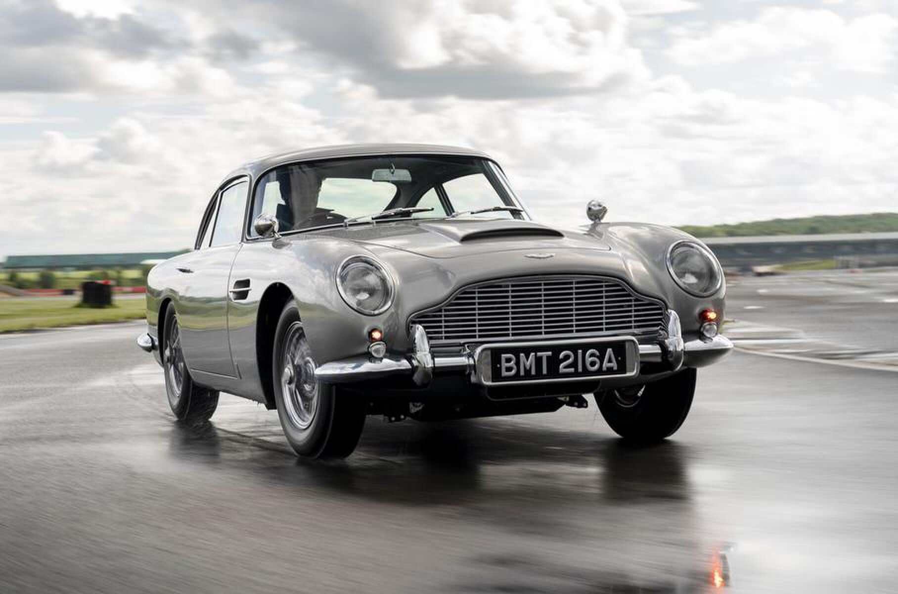 Aston Martin DB9-Goldfinger-1