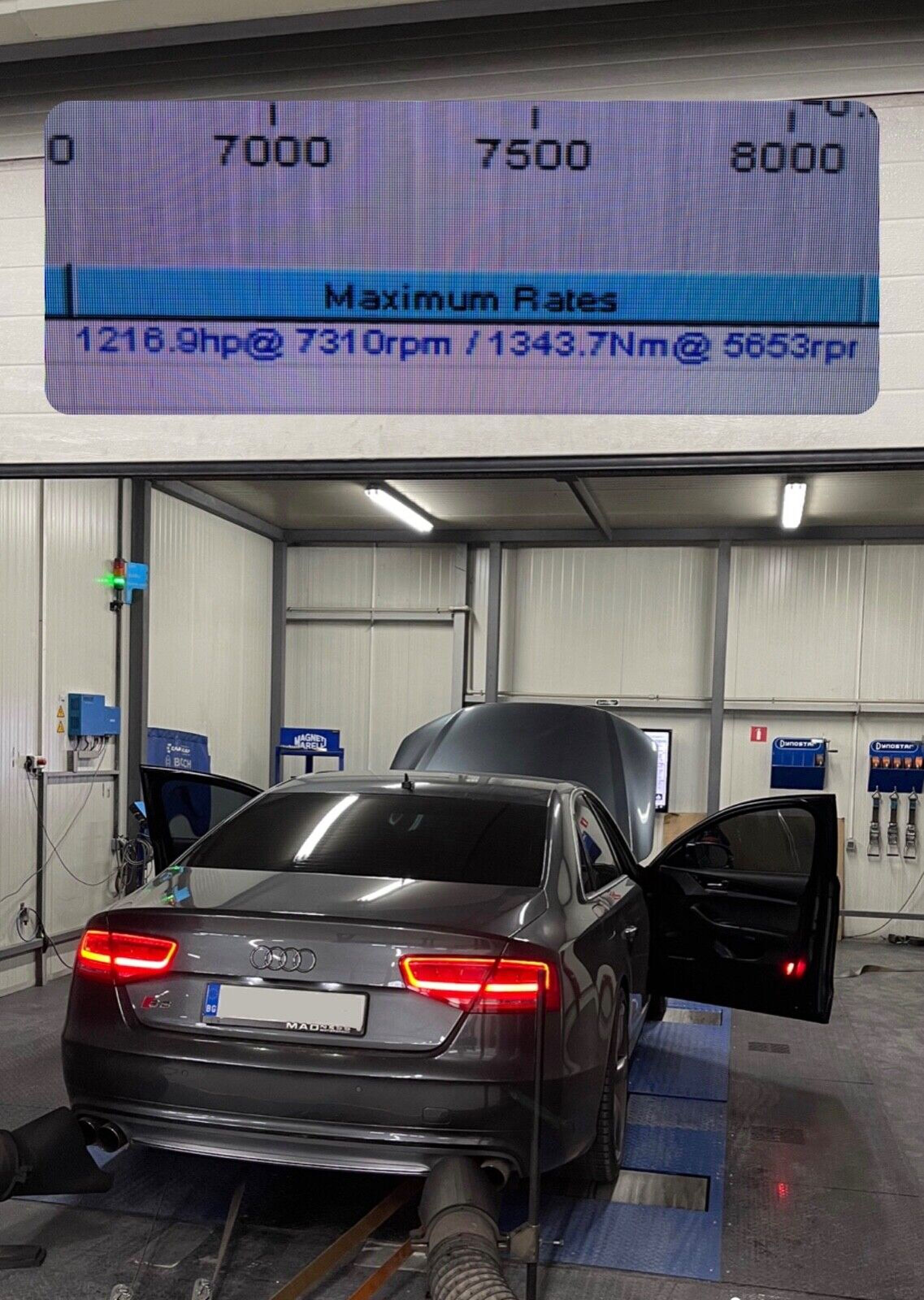 Audi S8-03