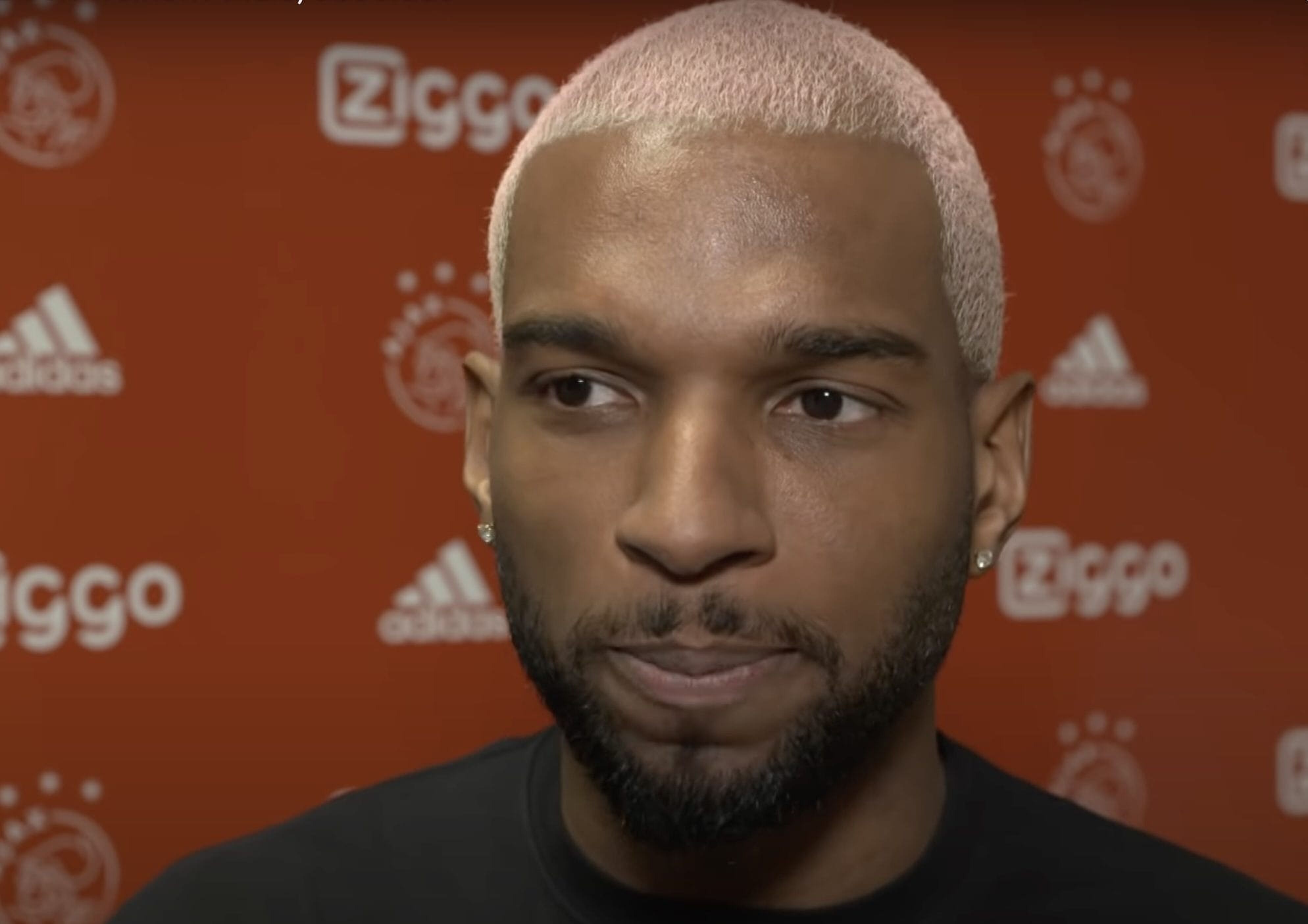 Ryan Babel kocht naar eigen zeggen een fles champagne ter waarde van €  100.000