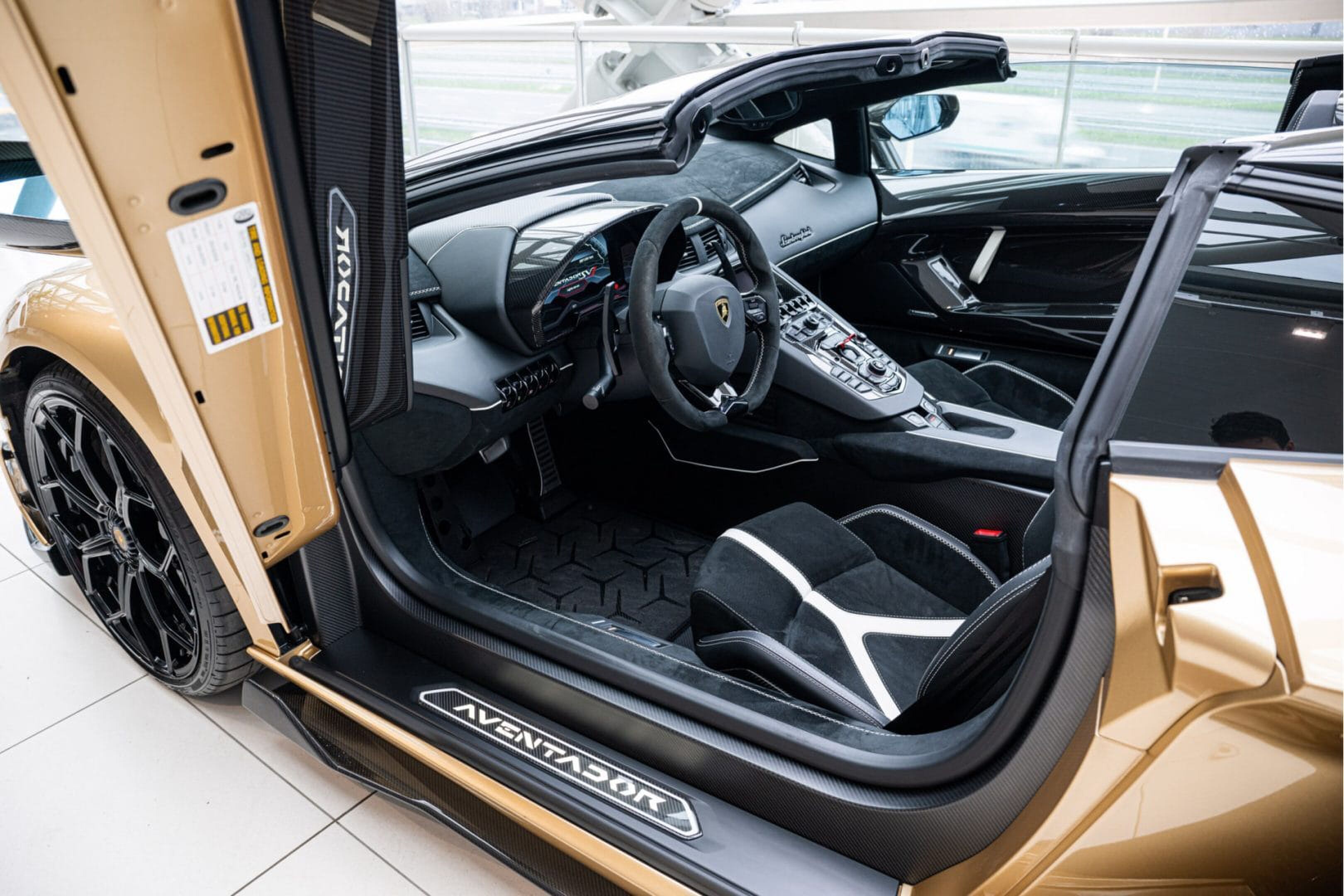 Lamborghini Aventador SVJ Roadster-02