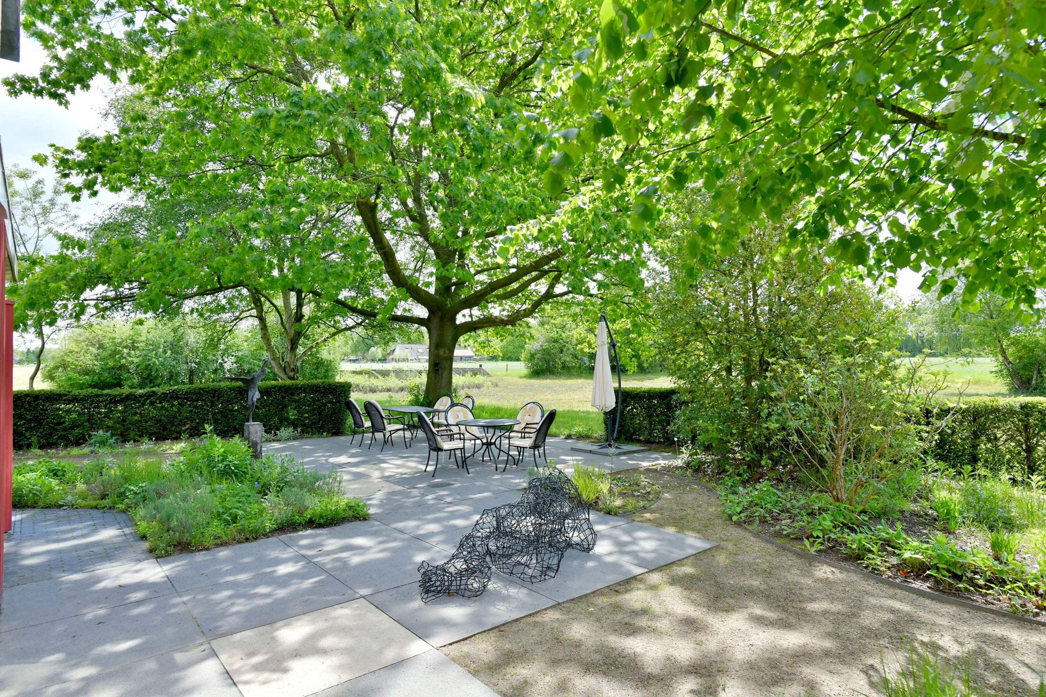 Rode villa in Heeren-01