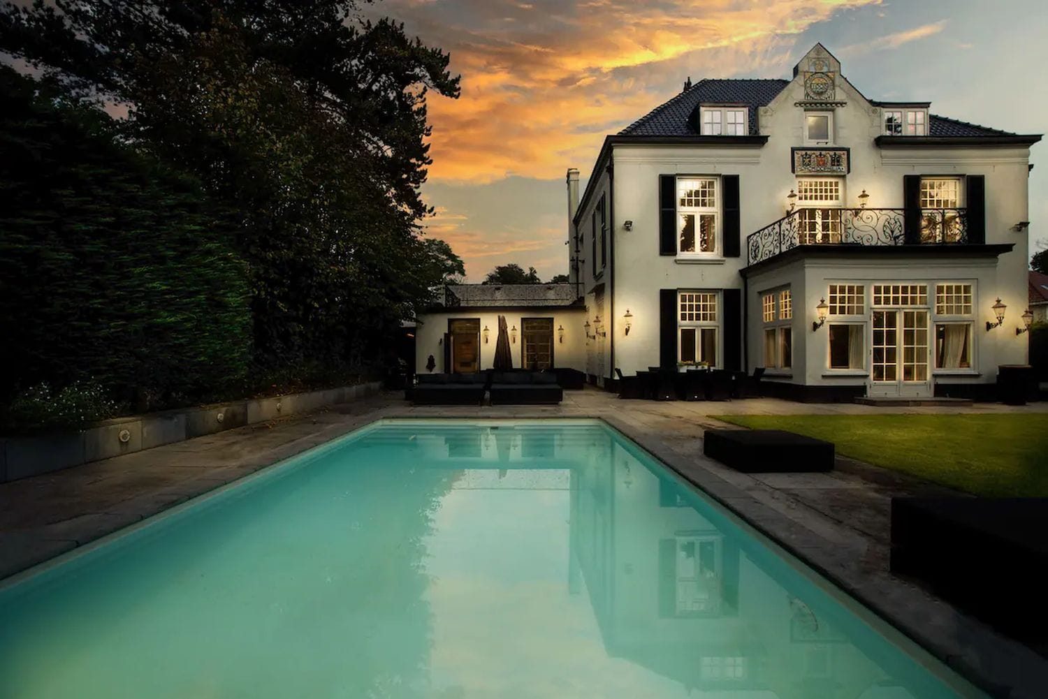 Deze Airbnb in het weelderige Aerdenhout kost € 1.800 per nacht