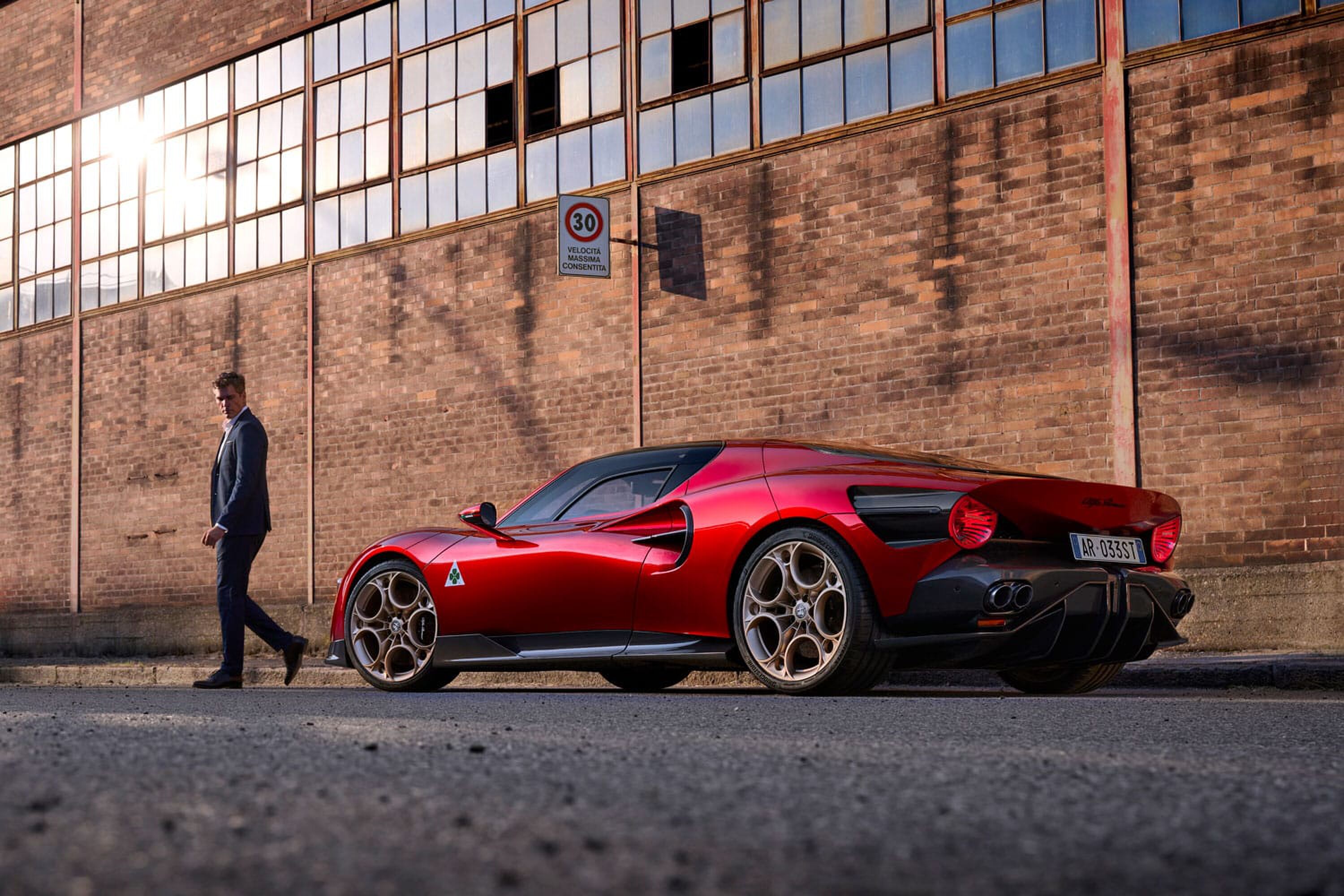 Alfa Romeo 33 Stradale-02