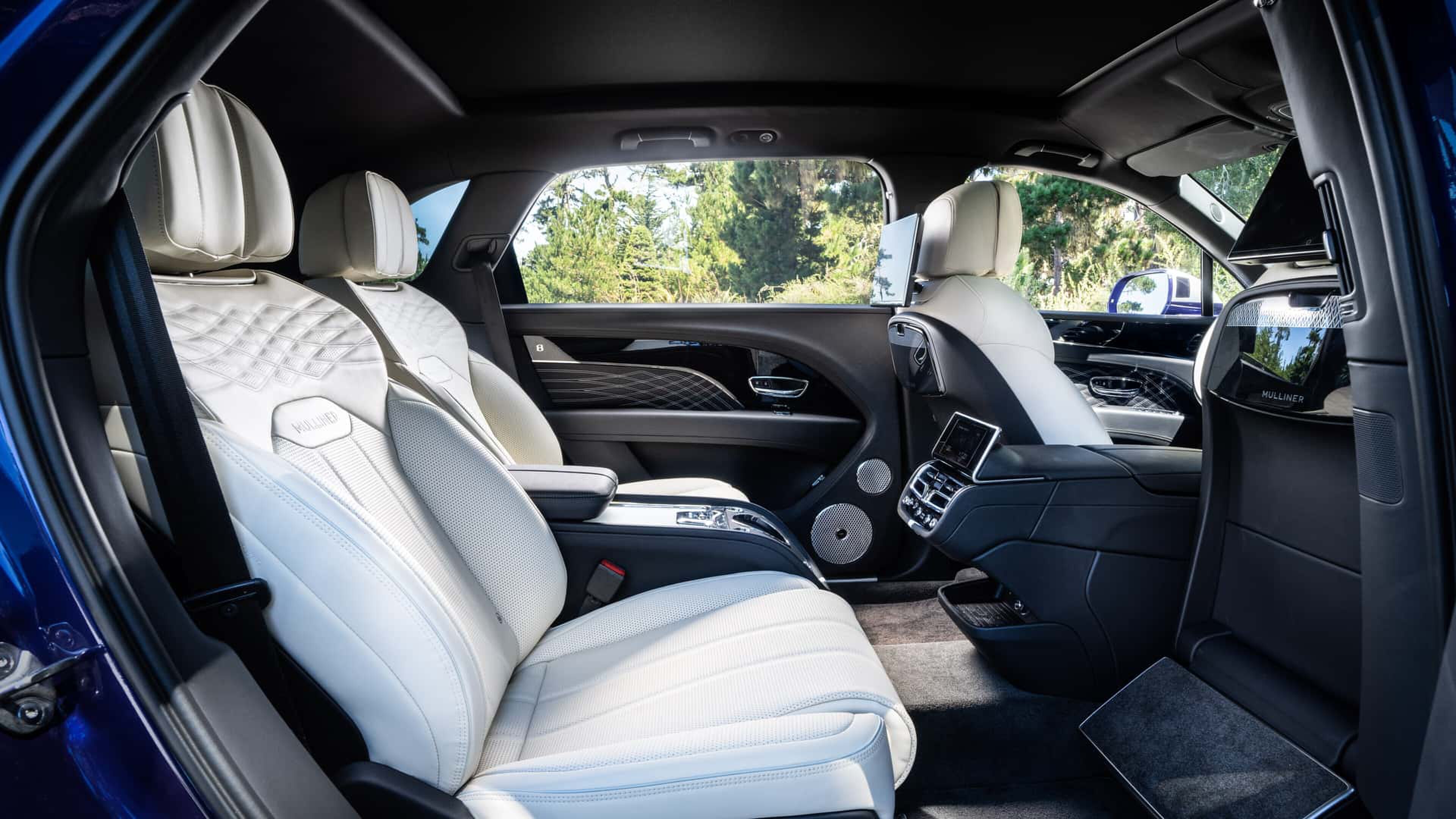 Bentayga EWB van Bentley Mulliner-03