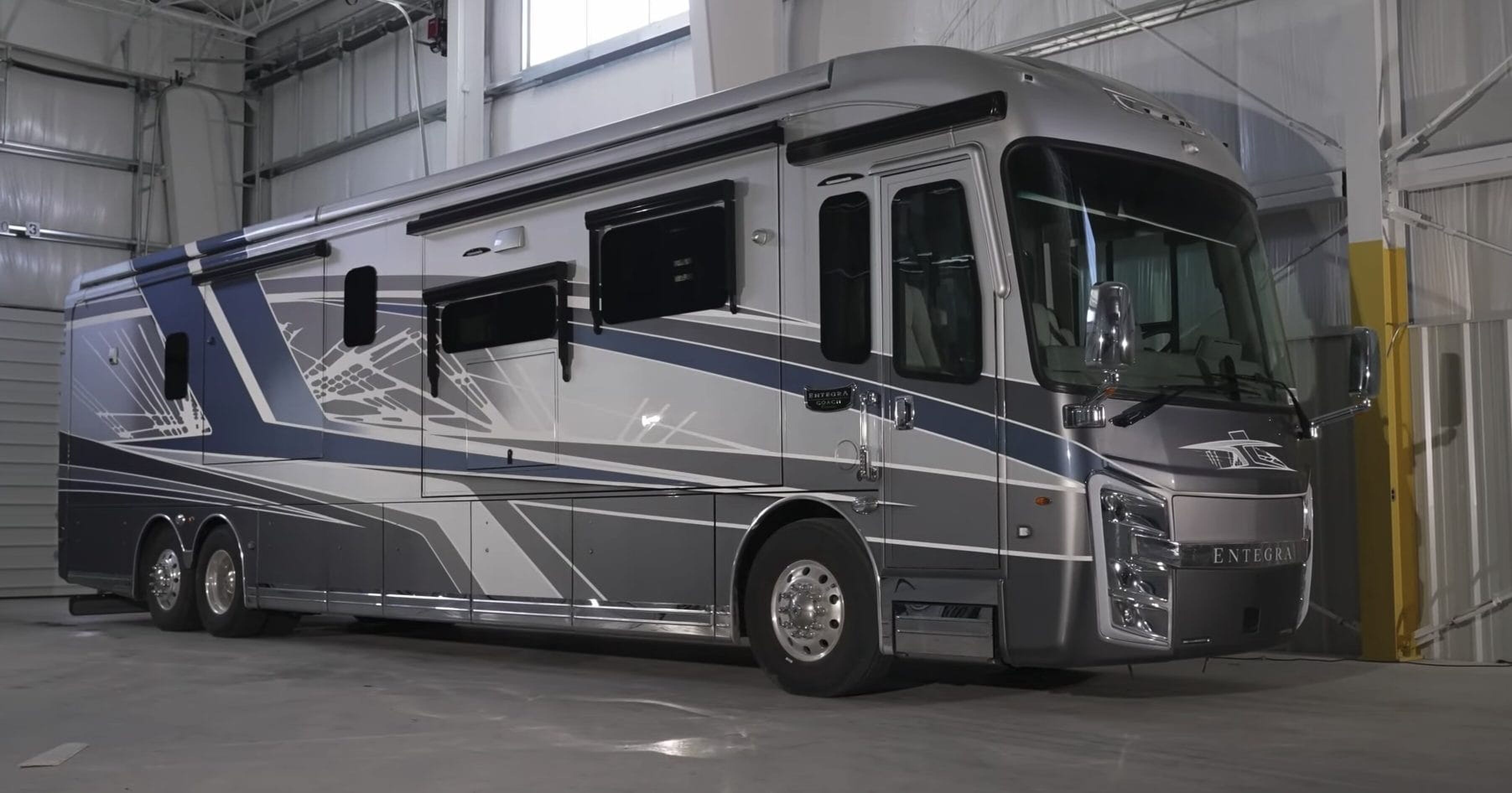 De Integra Cornerstone een van de duurste campers