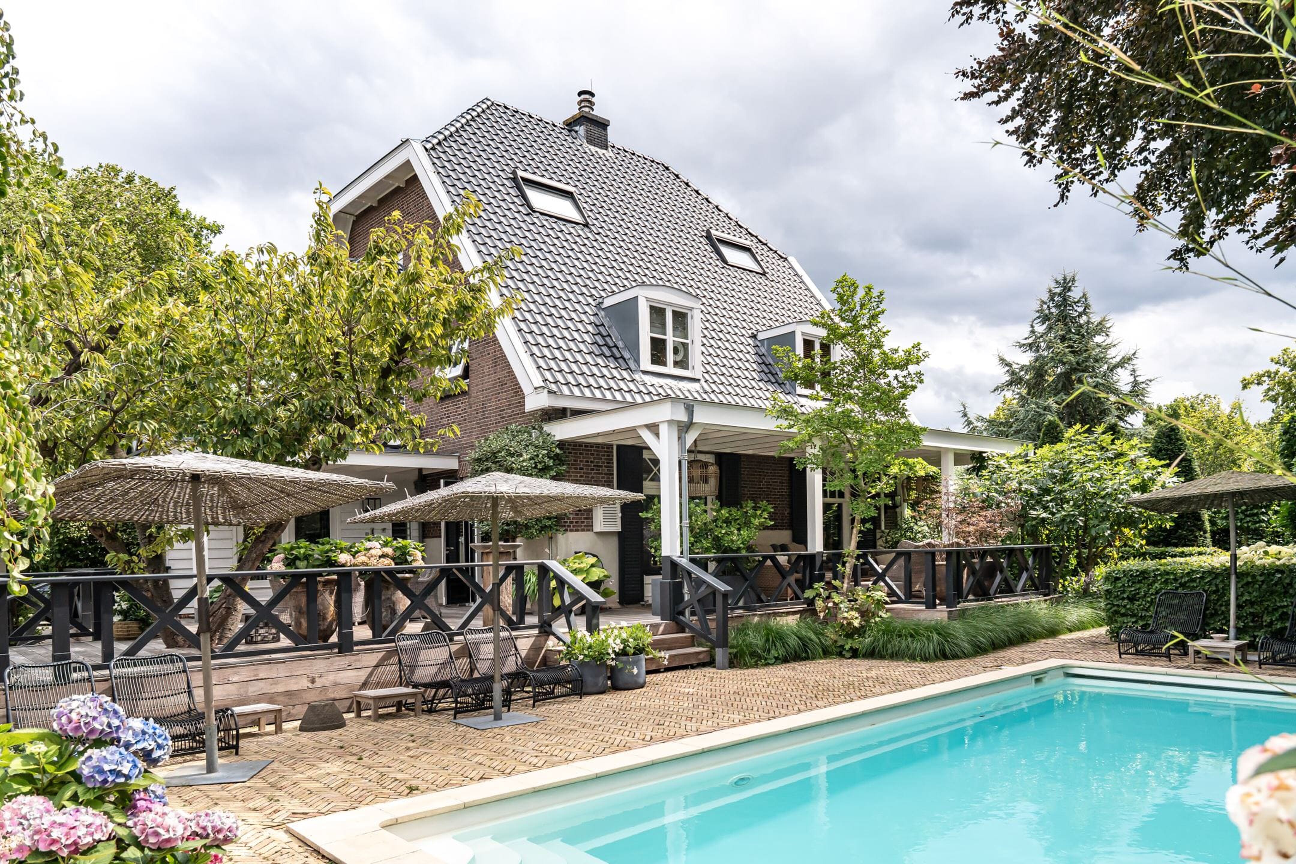 hoofddorp villa