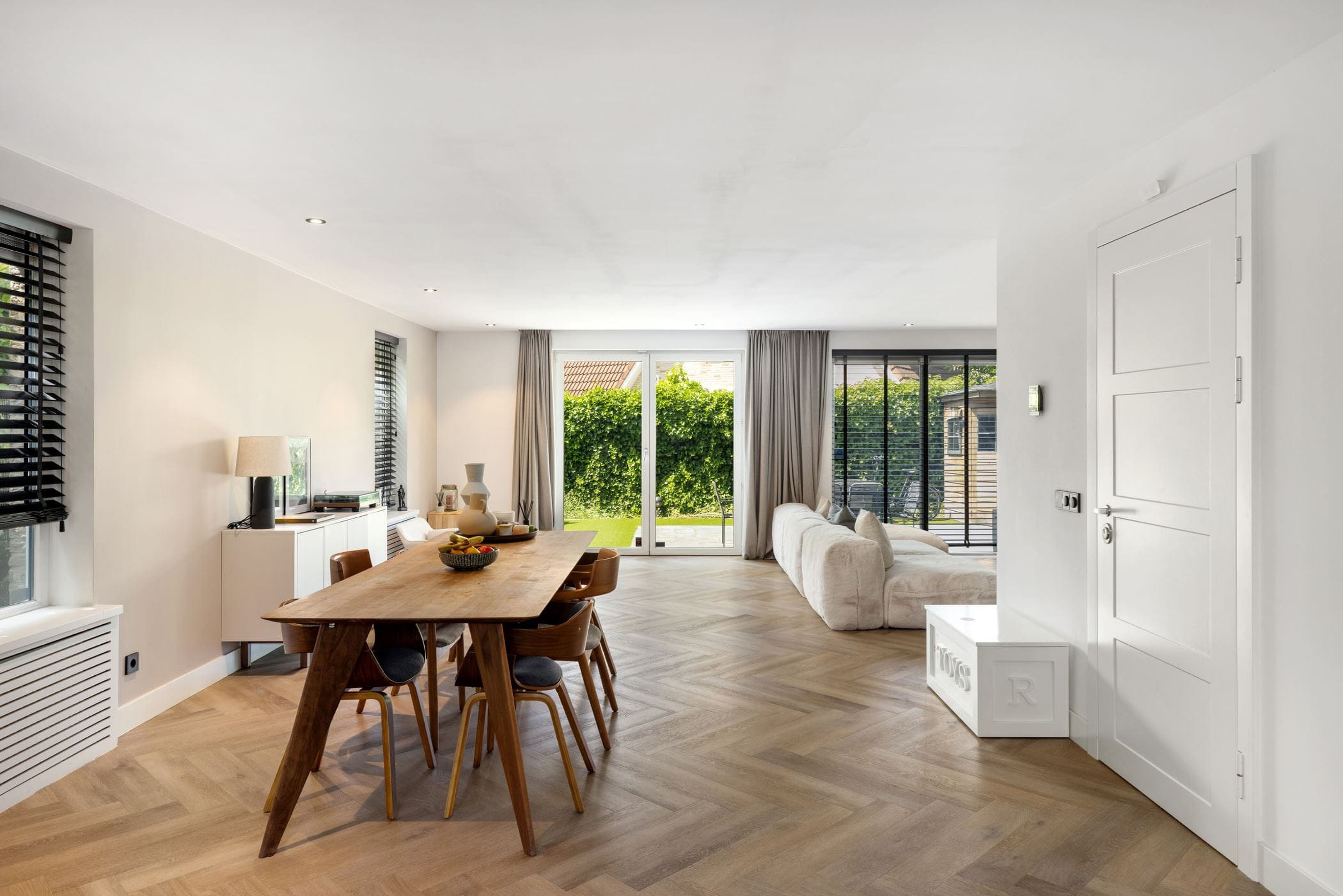 ronnie flex villa 1