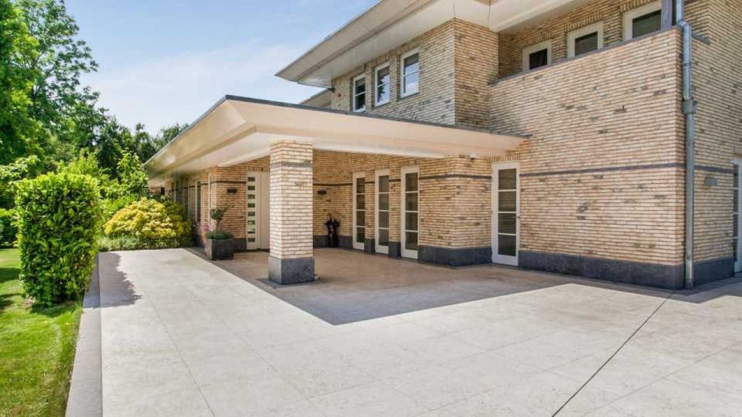 villa hakim ziyech
