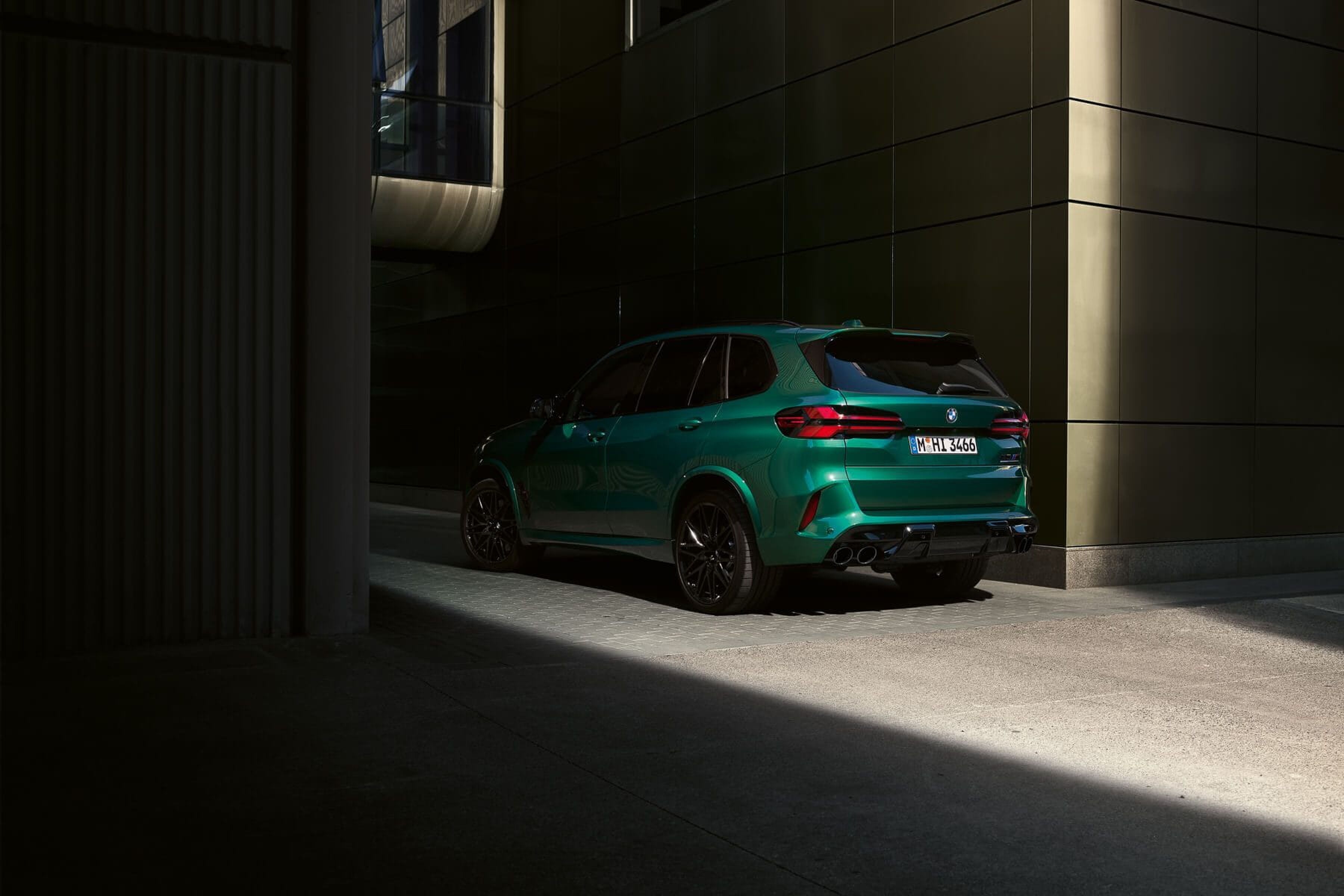 SuperSuv De grofe en comfortabel 2023 BMW X5M
