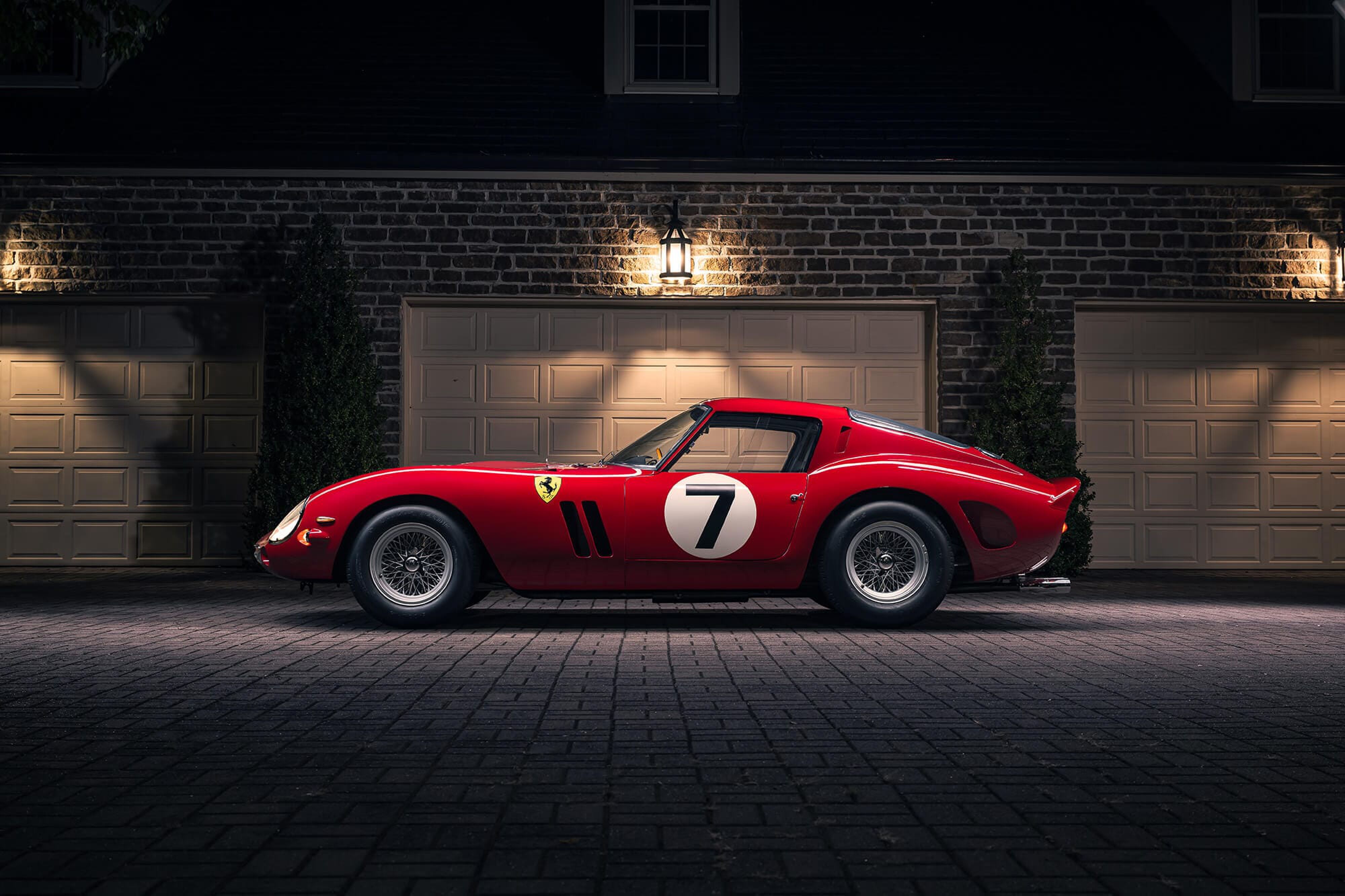 Zeldzame klassieke Ferrari 250 GTO op weg naar veiling