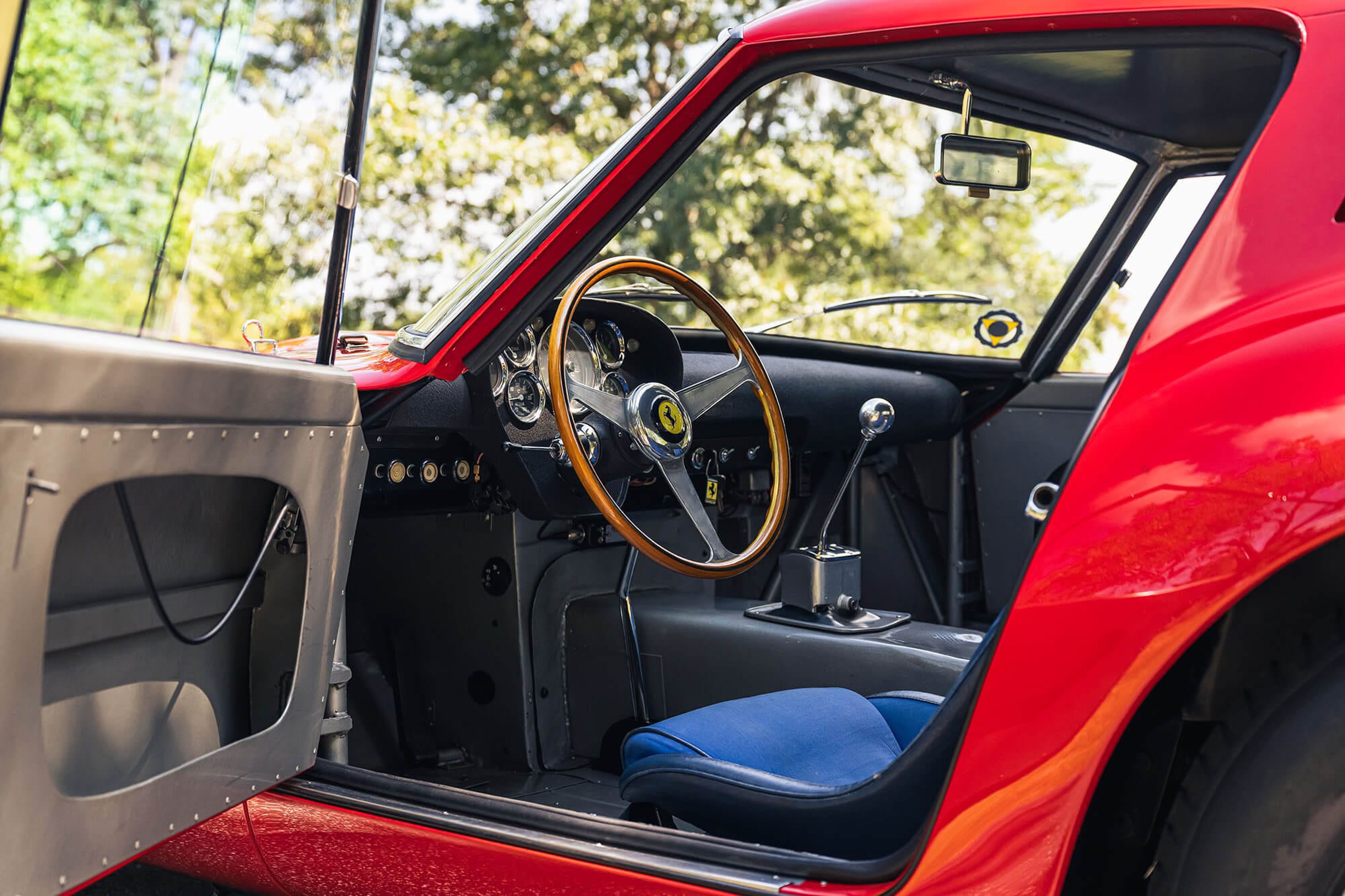 Zeldzame klassieke Ferrari 250 GTO op weg naar veiling