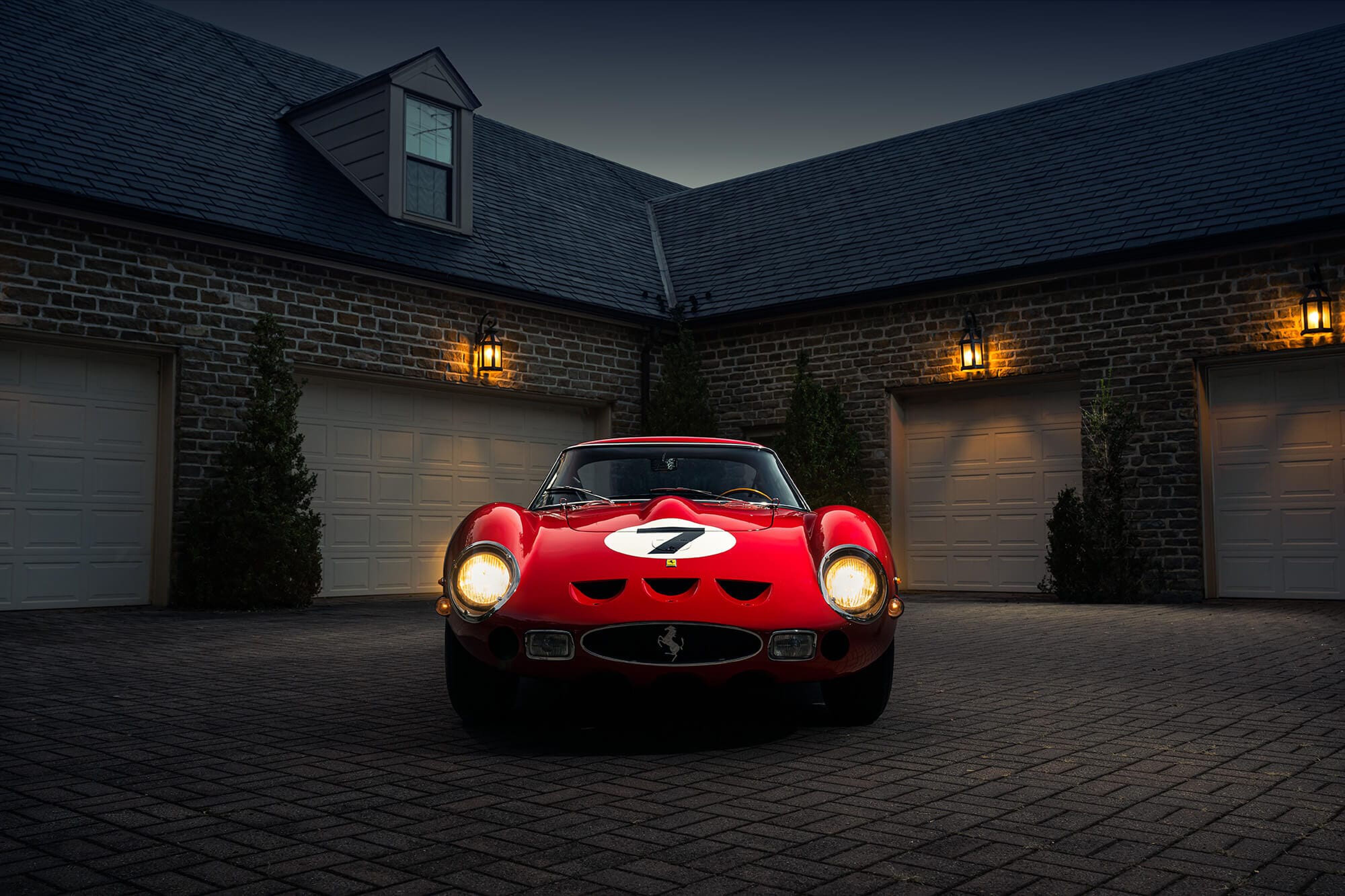 Zeldzame klassieke Ferrari 250 GTO op weg naar veiling