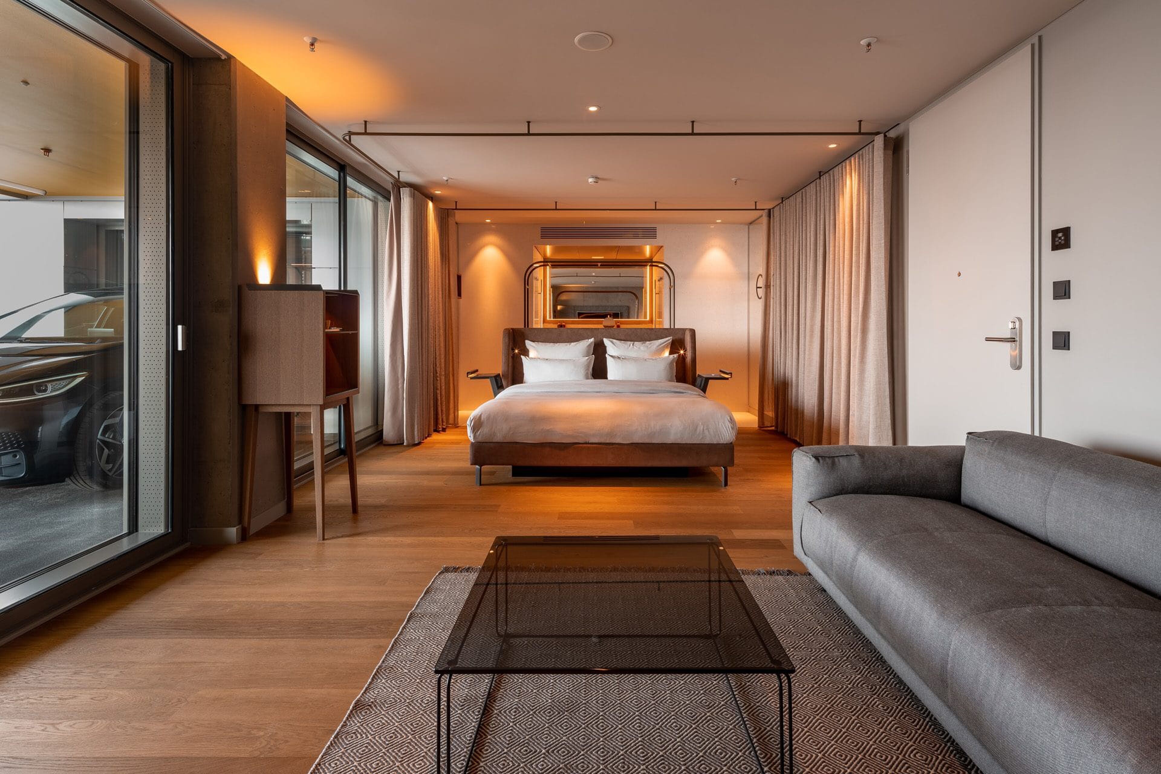 B'Mine Hotel: Uniek hotel met parkeerplaats op balkon