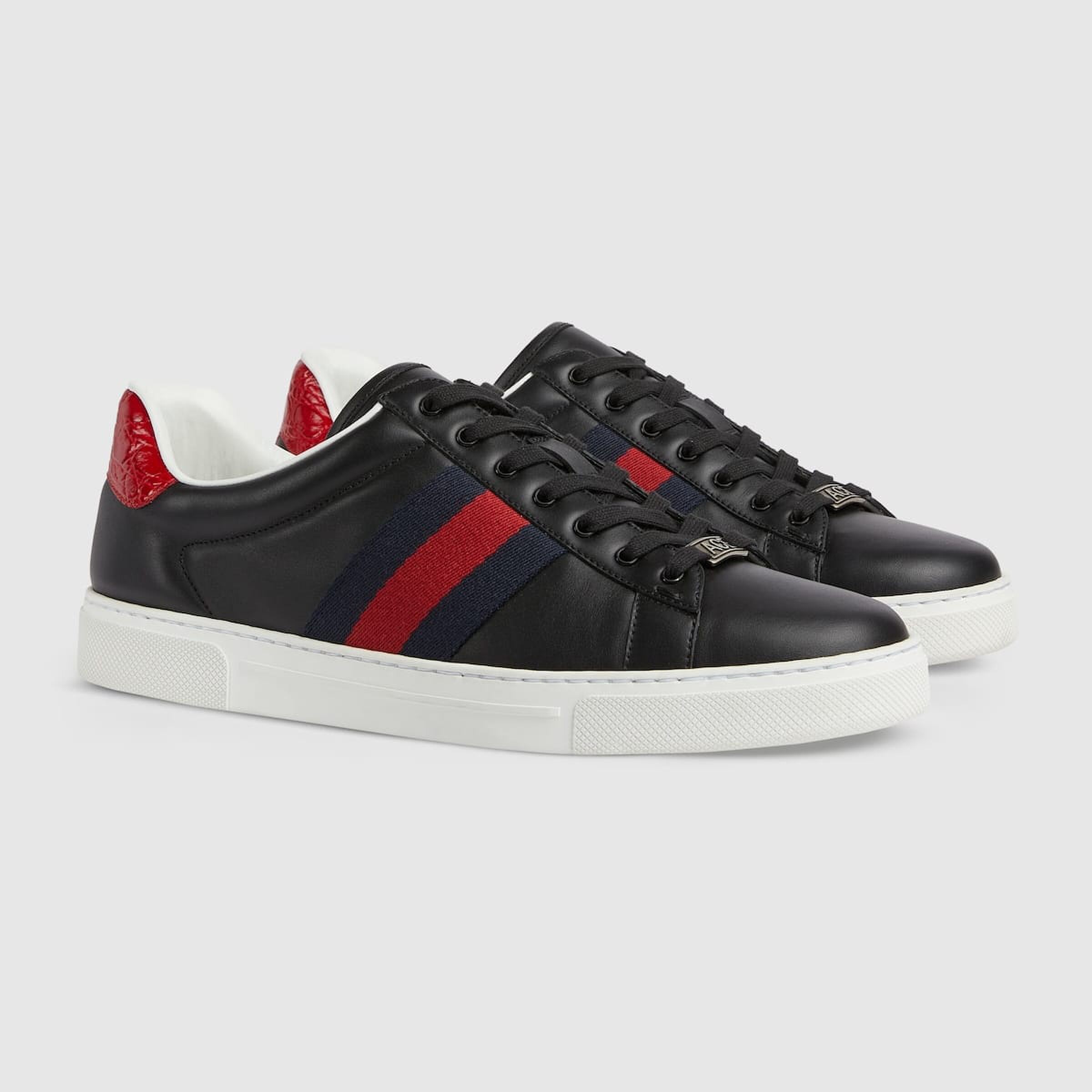 De top luxe simpele sneakers: een overzicht van de meest exclusieve merken
