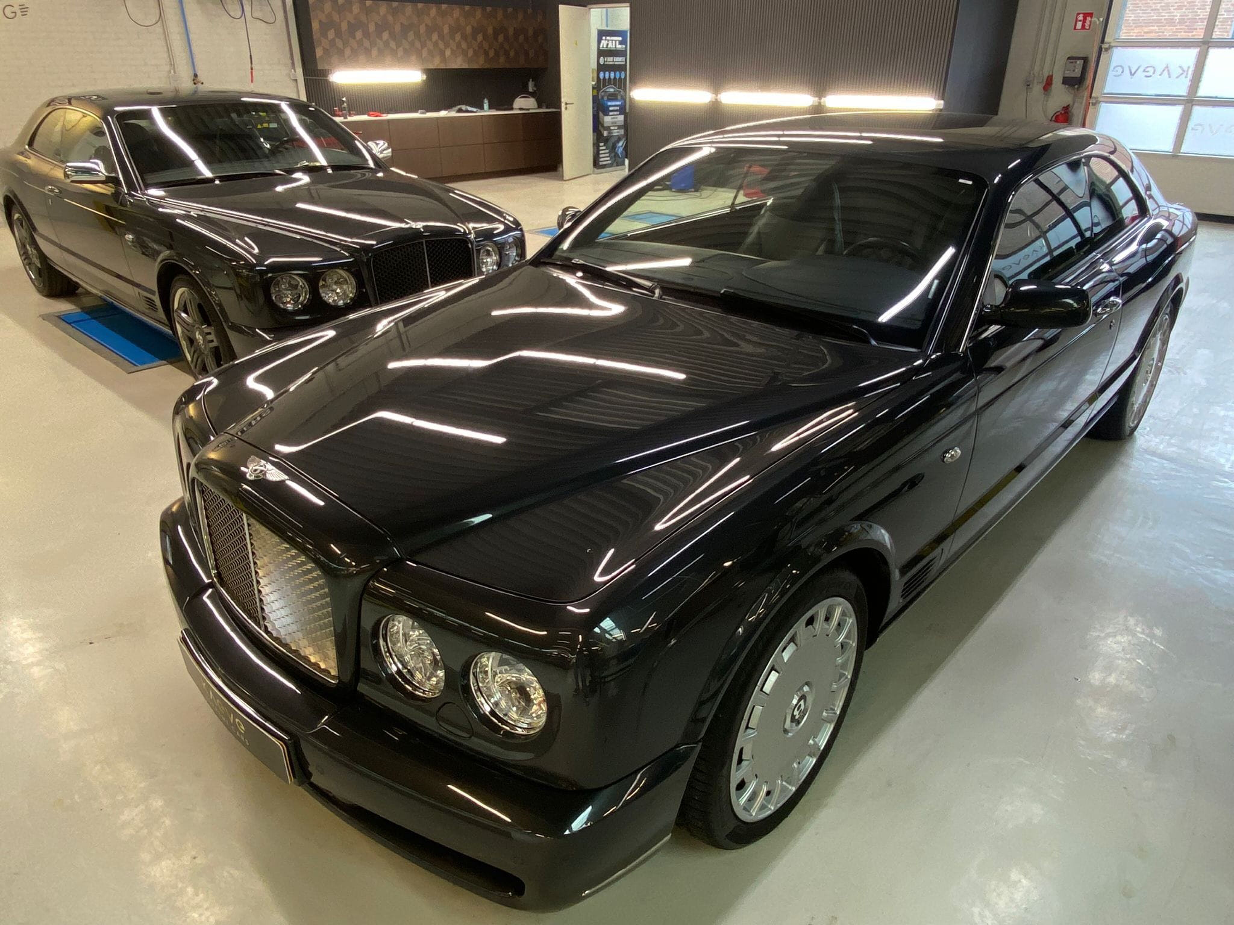 Floris neemt je graag mee voor een rit in de Bentley Brooklands Coupé.