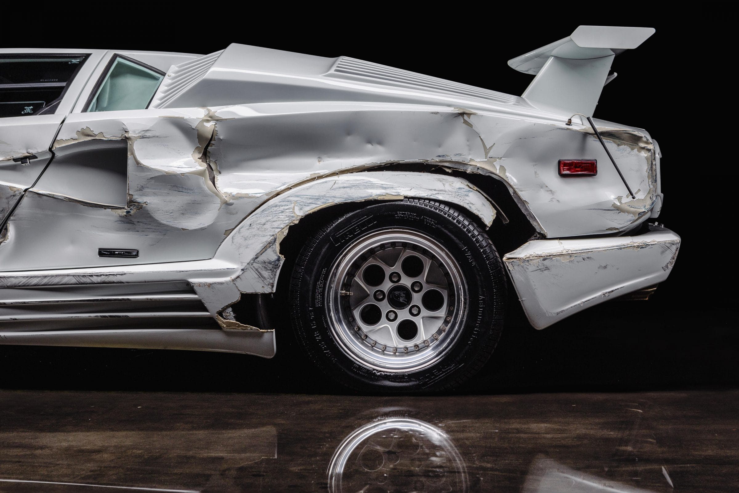 Gecrashte Lamborghini Countach uit 'The Wolf of Wall Street' gaat onder de hamer